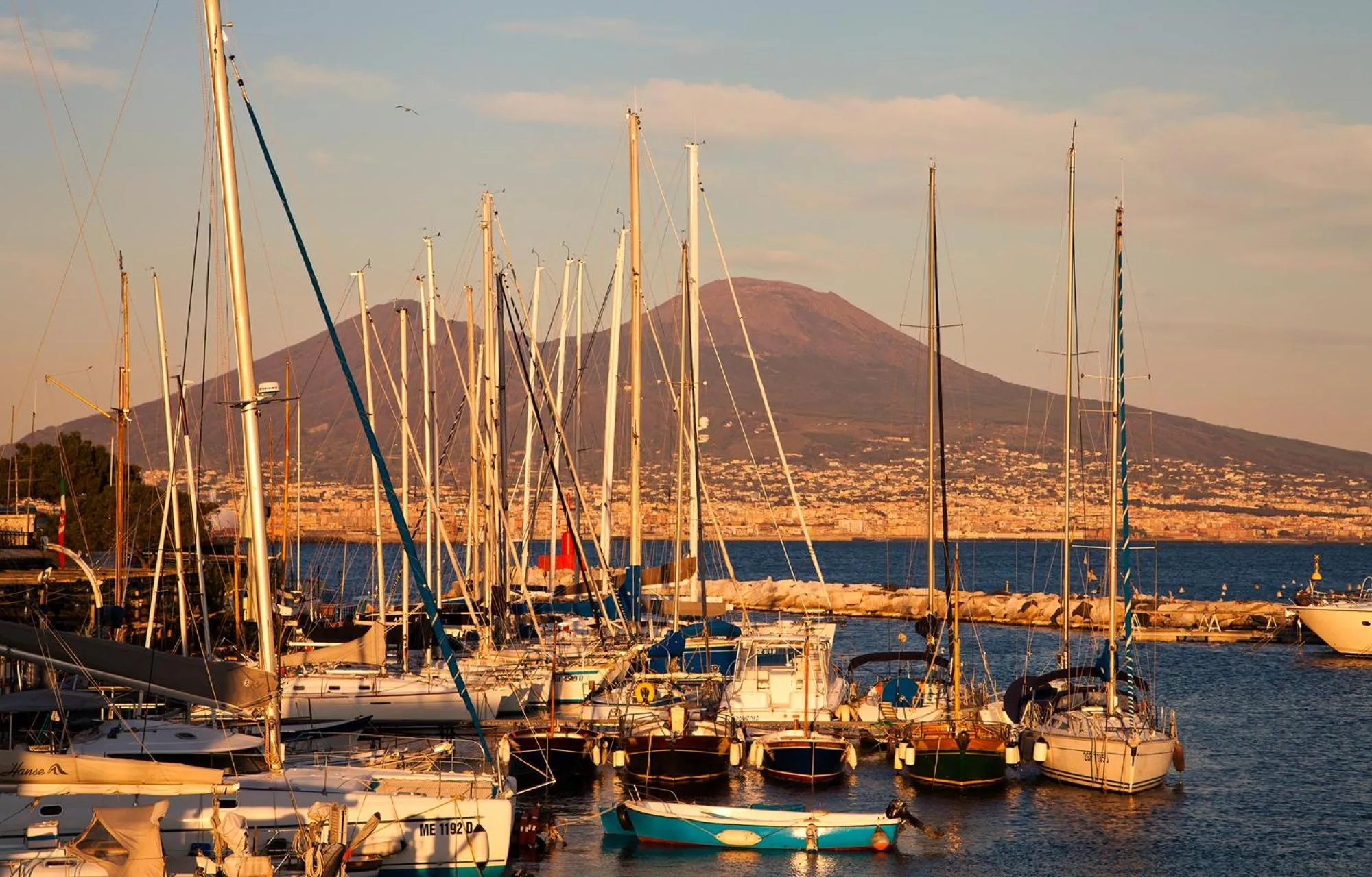 Be Italian Flat Piazza Bovio 22