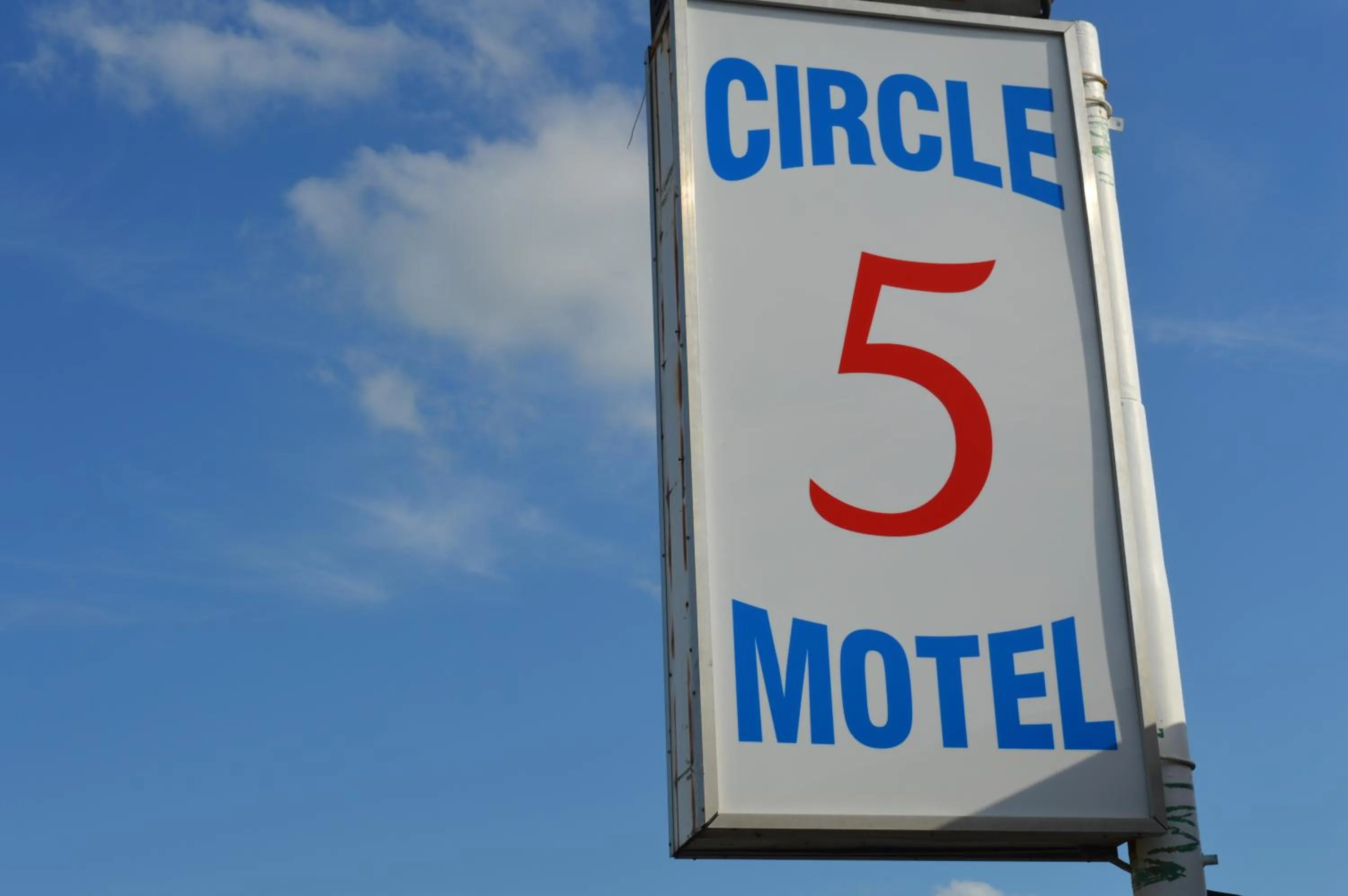Property logo or sign in Circle 5 Motel
