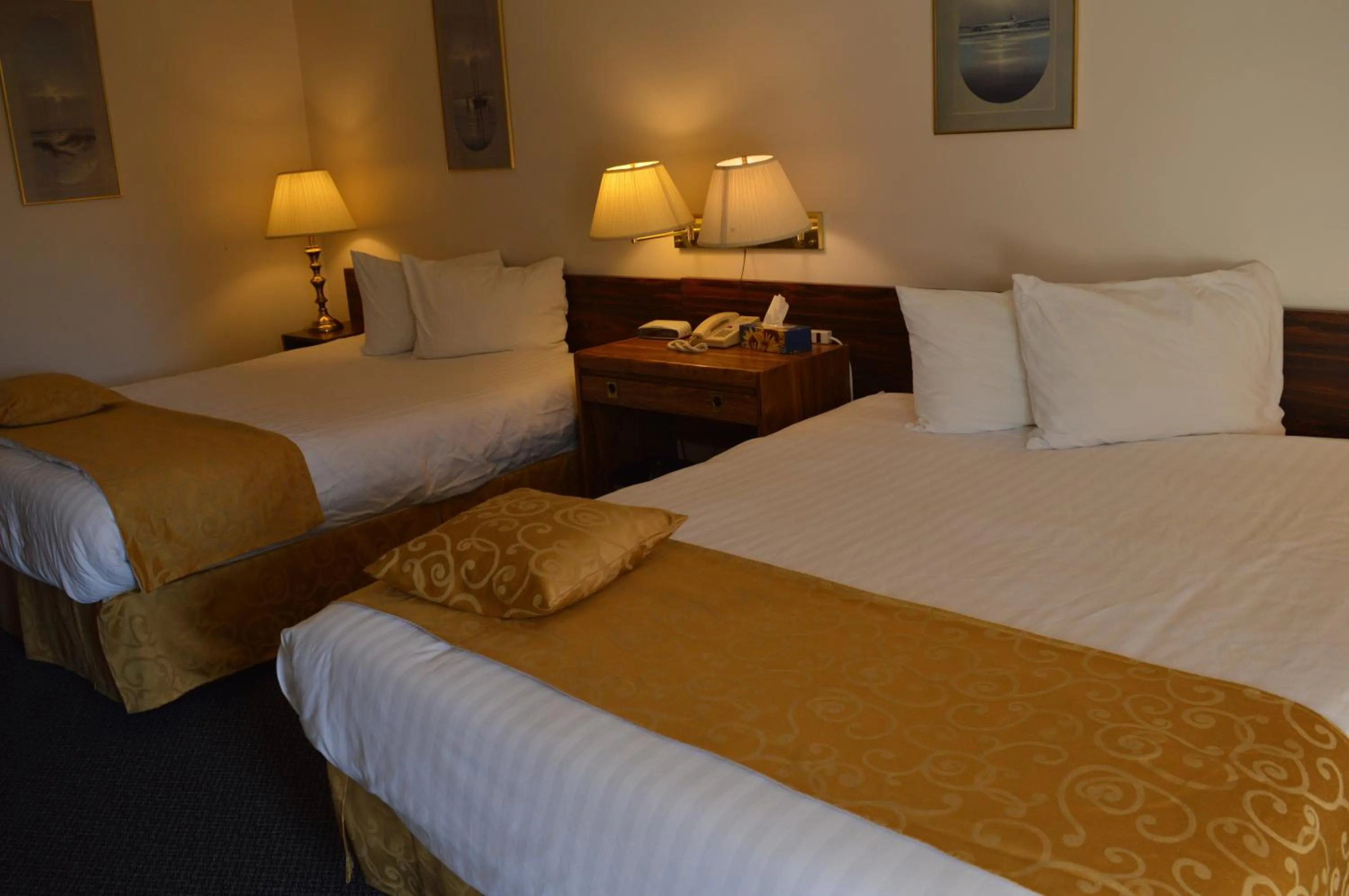 Photo of the whole room in Circle 5 Motel