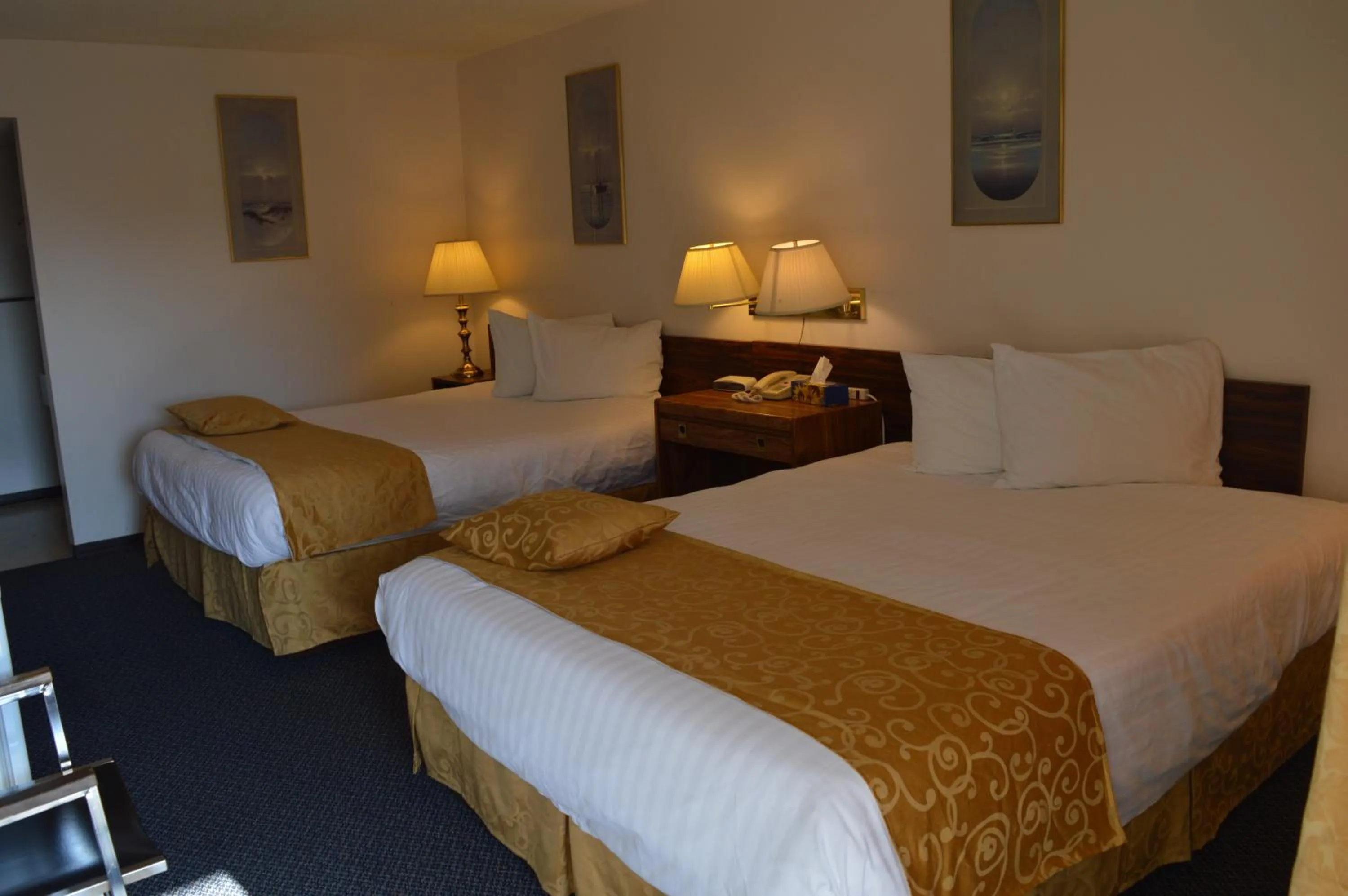 Photo of the whole room in Circle 5 Motel