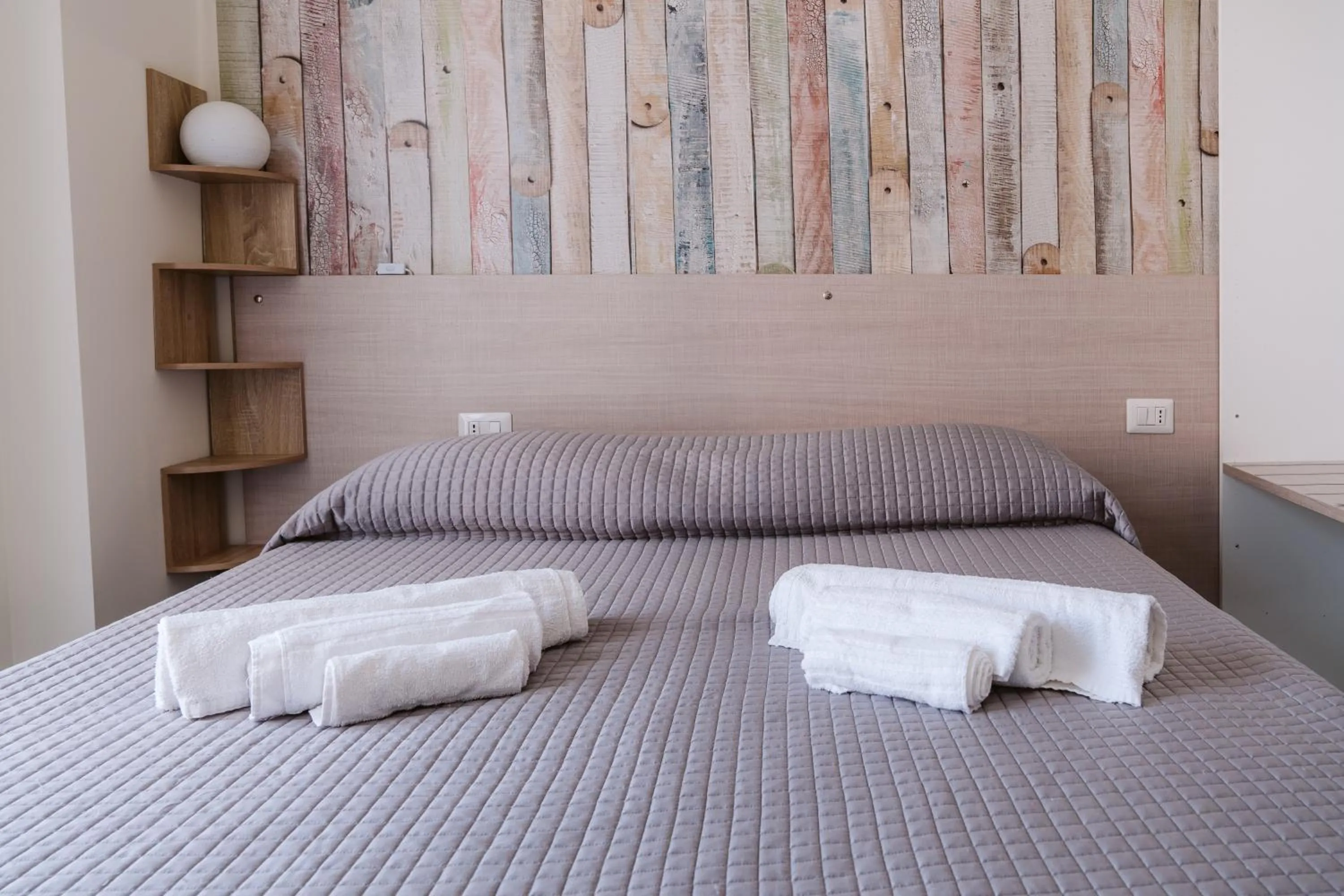 Bed in Pandora Rooms - Pompei - Central Pompeii Near the Ruins