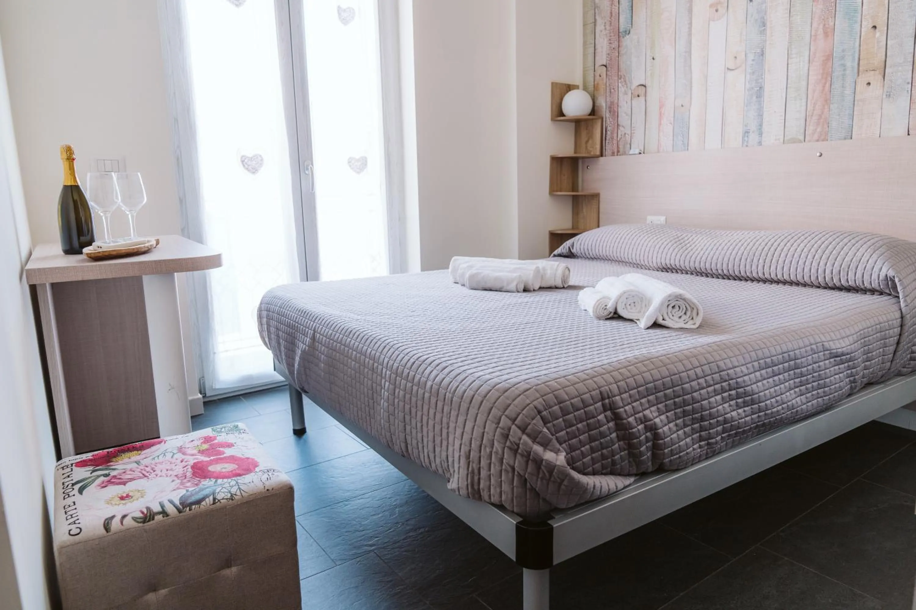 Bed in Pandora Rooms - Pompei - Central Pompeii Near the Ruins