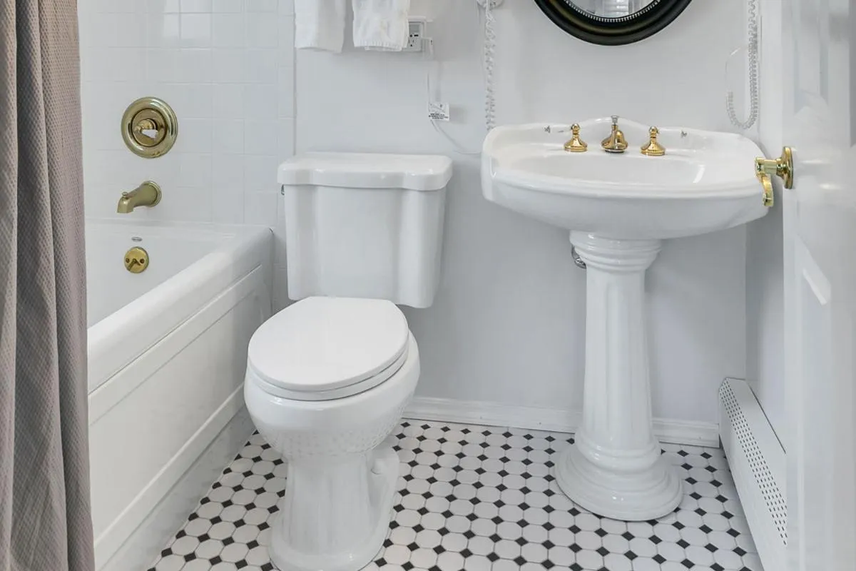 Toilet in Tandem Bike Inn