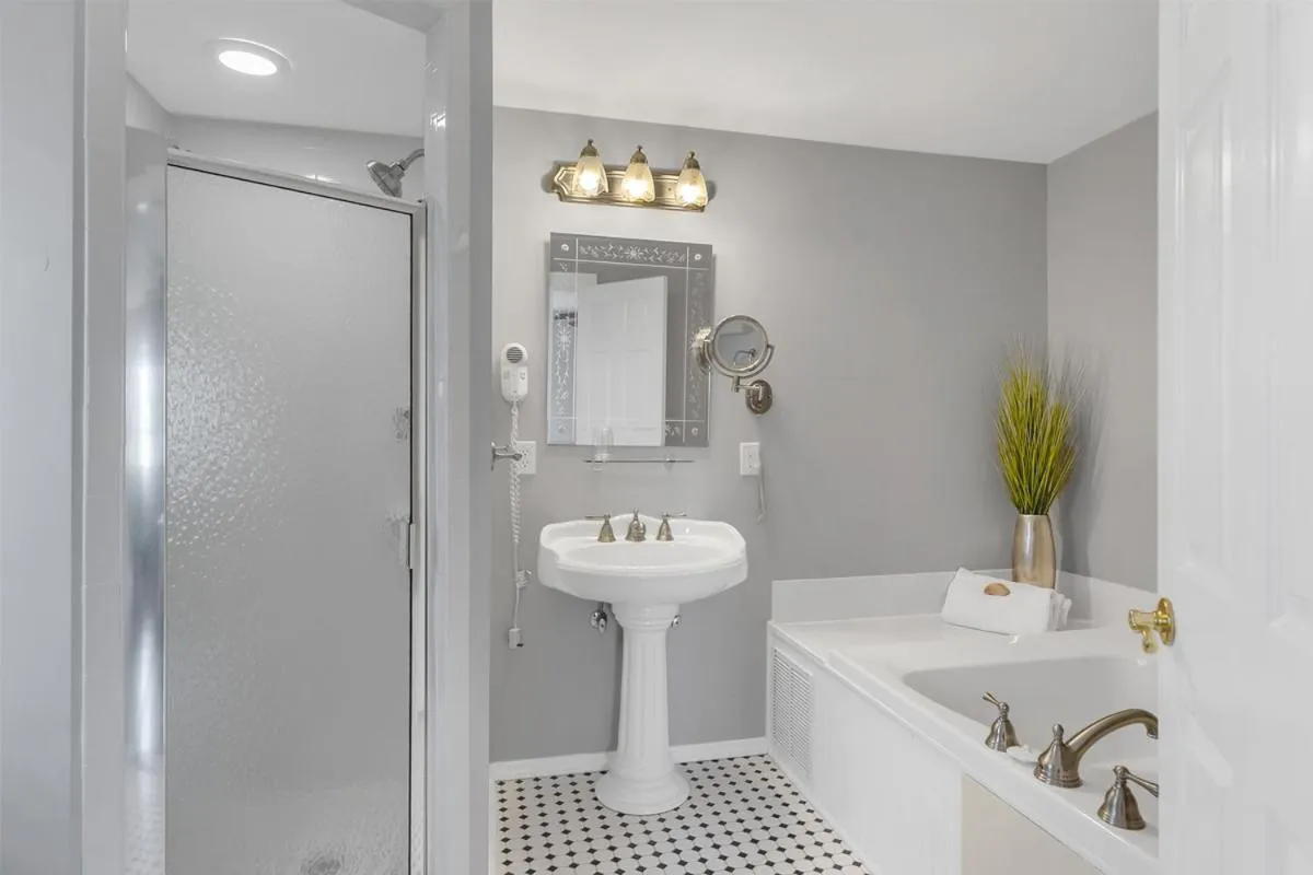 Shower in Tandem Bike Inn