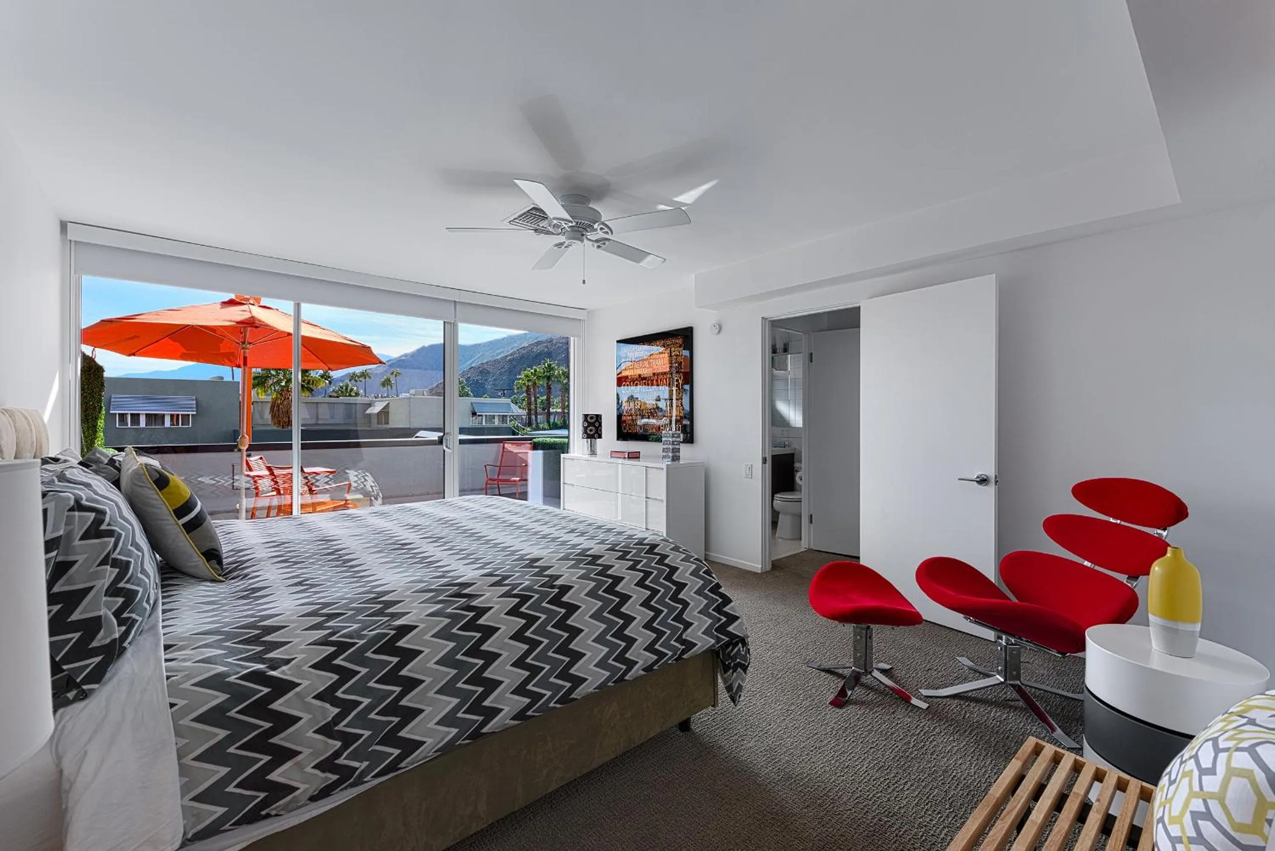 Bedroom, Bed in The Twist Palm Springs