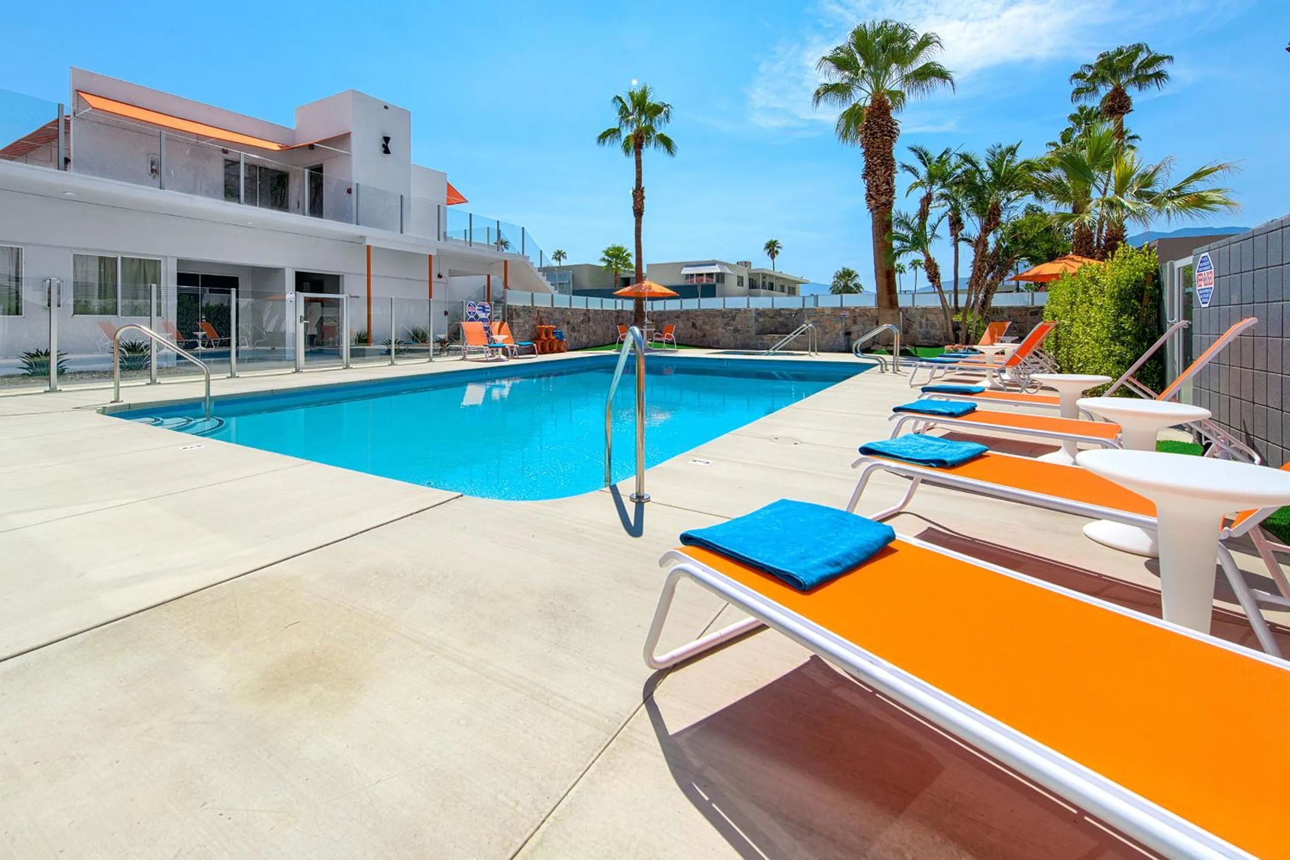 Swimming pool in The Twist Palm Springs