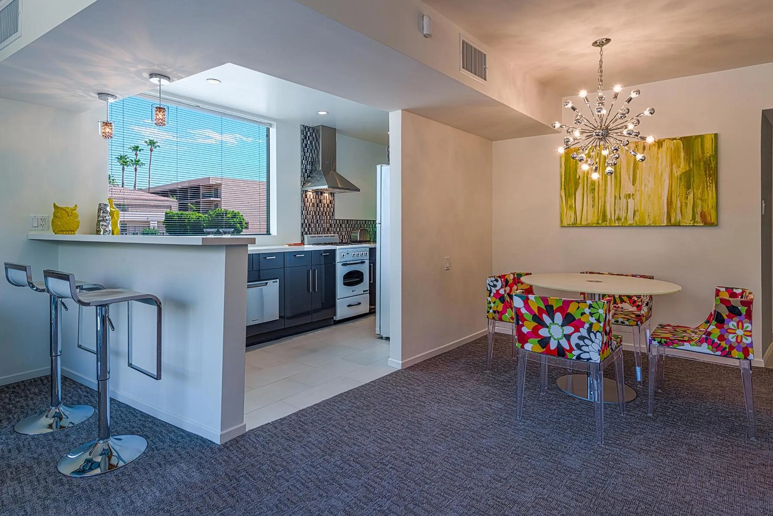 Kitchen or kitchenette in The Twist Palm Springs