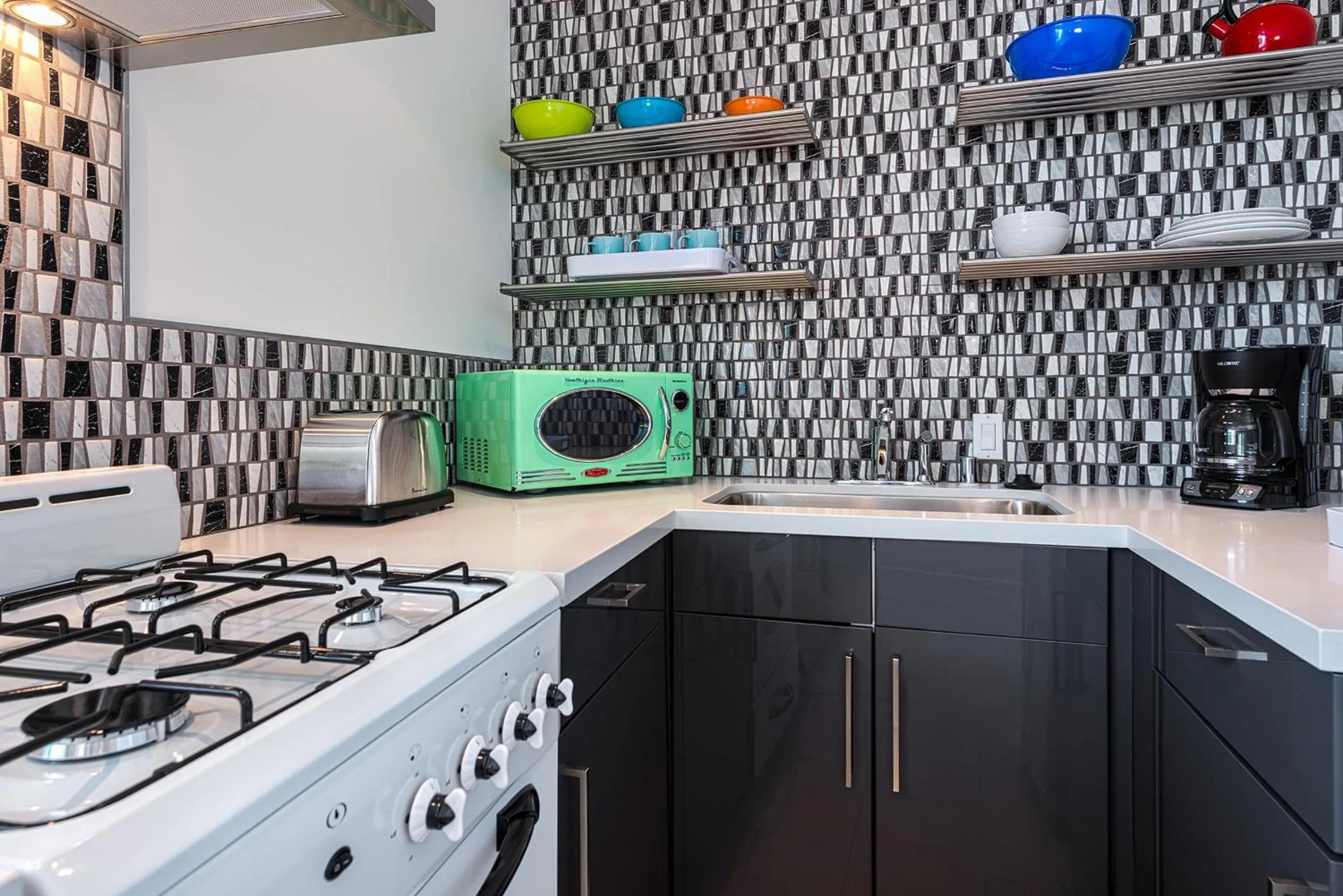 Kitchen or kitchenette in The Twist Palm Springs