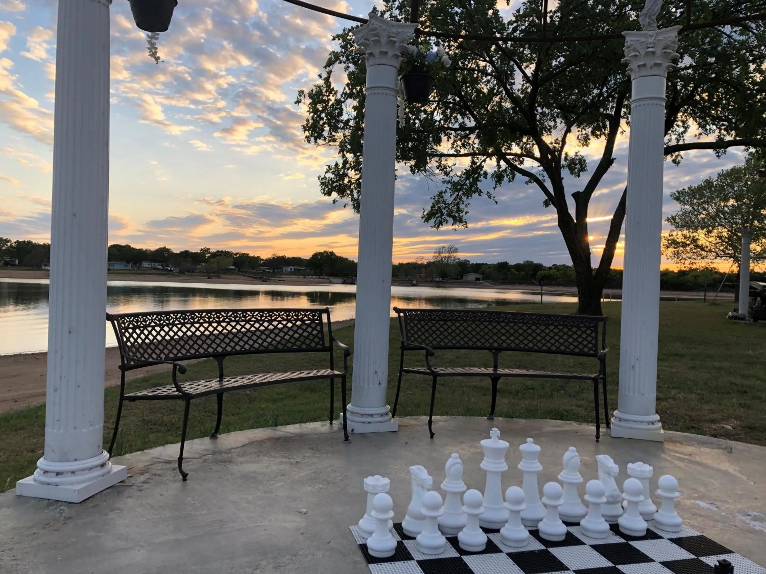 Property building in Oasis Lake Buchanan