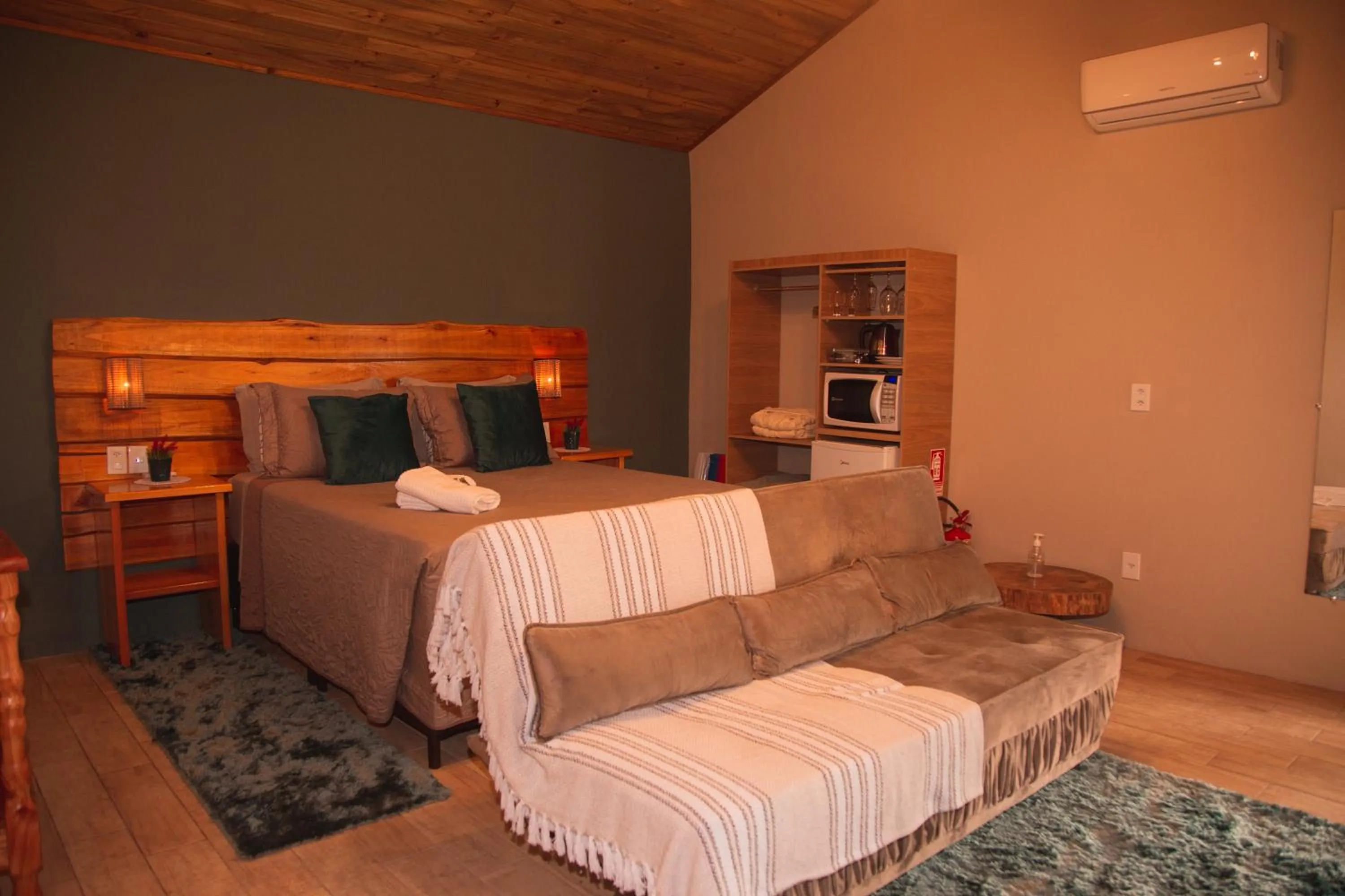 Photo of the whole room, Bed in Pousada Recanto dos Canyons