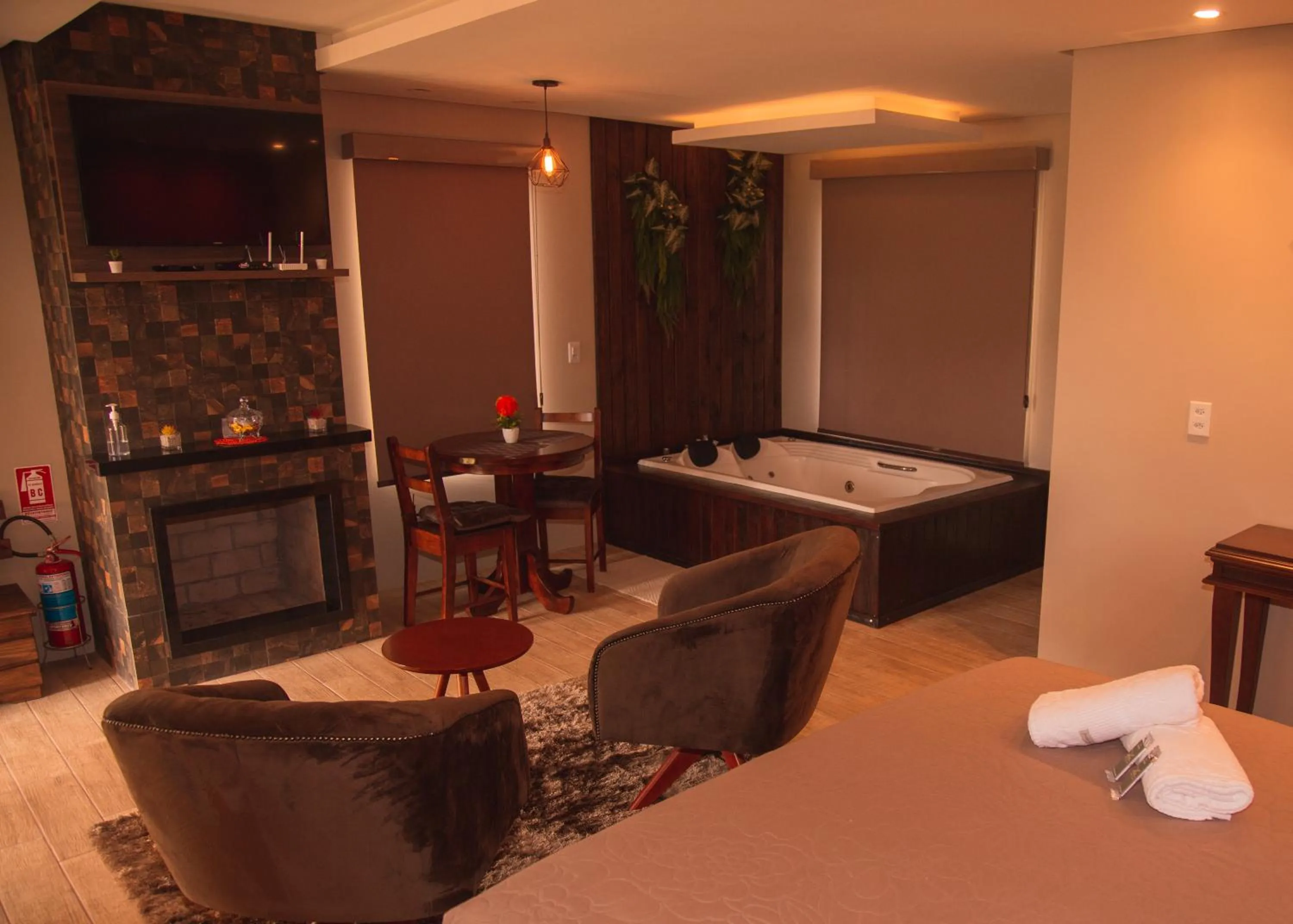 Hot Tub, Bed in Pousada Recanto dos Canyons