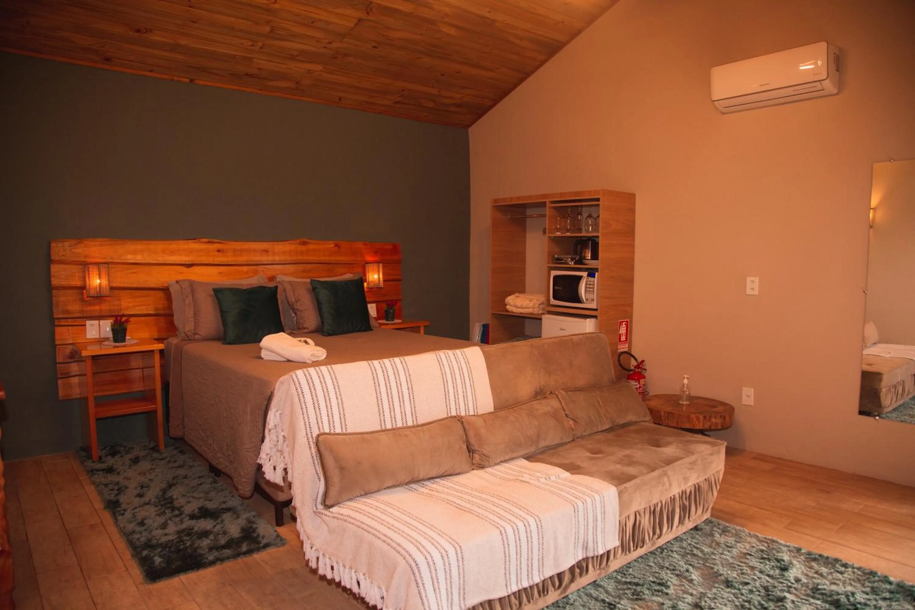 Photo of the whole room, Bed in Pousada Recanto dos Canyons