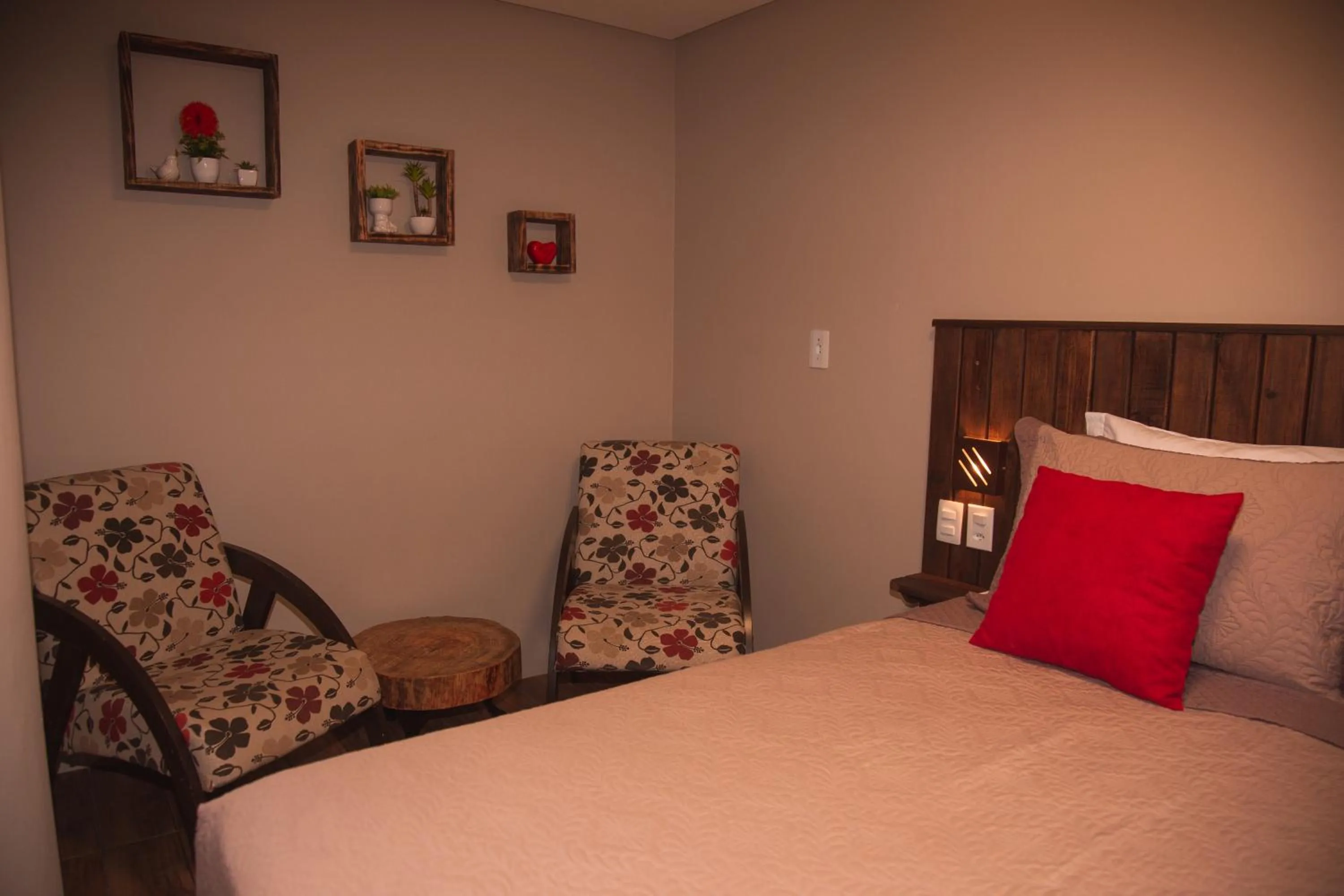 Photo of the whole room, Bed in Pousada Recanto dos Canyons