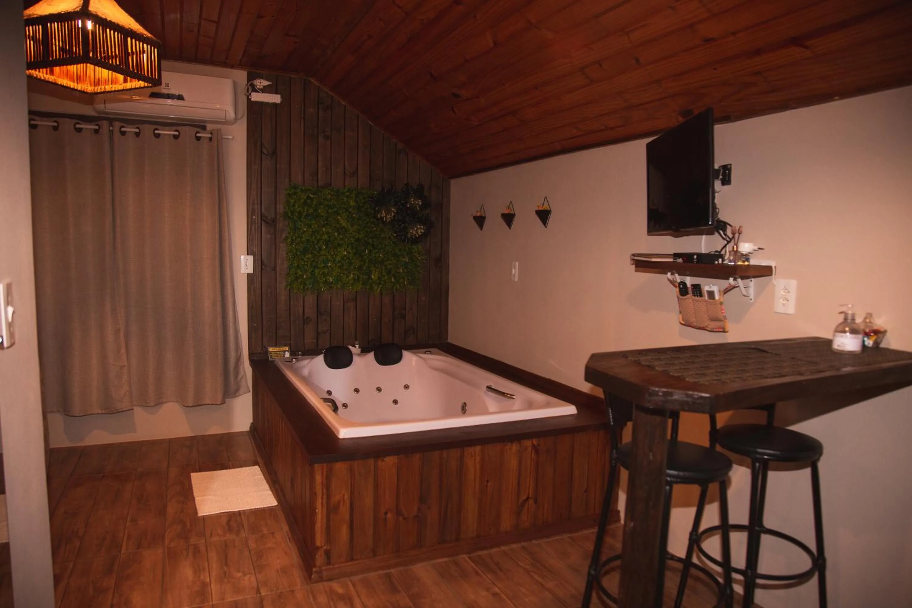 Hot Tub in Pousada Recanto dos Canyons