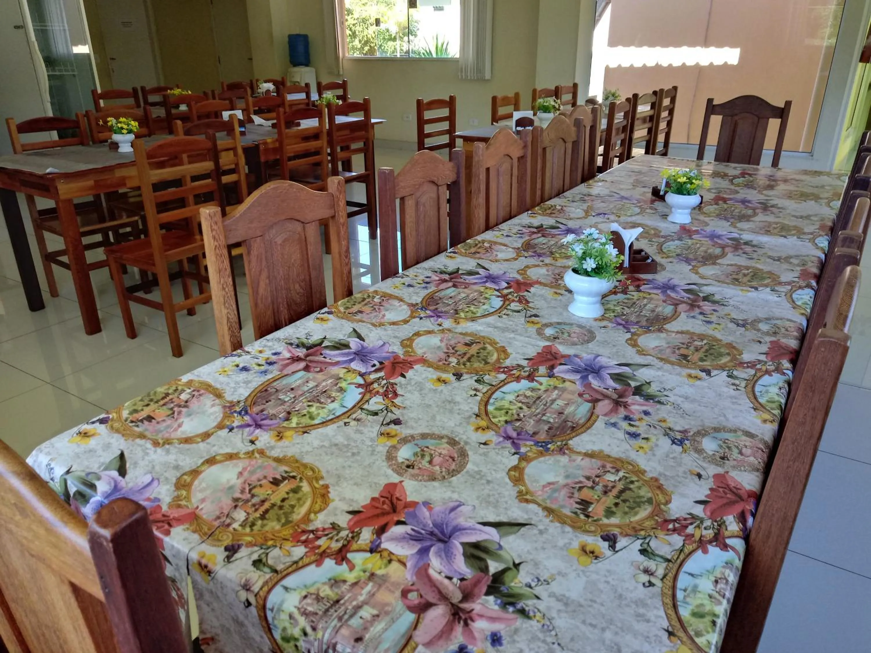 Restaurant/places to eat in Pousada Santo Antônio