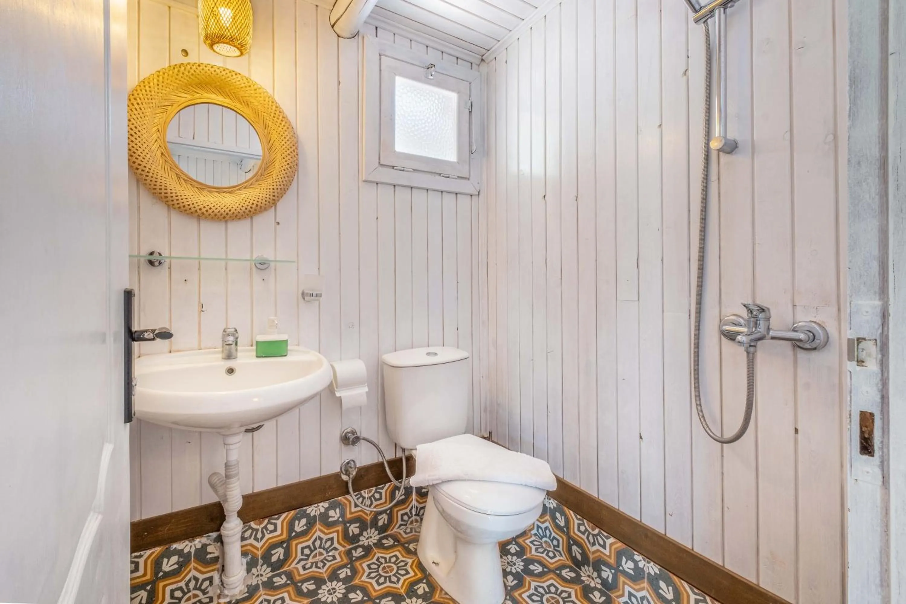 Shower in Kaş Joy Glamping