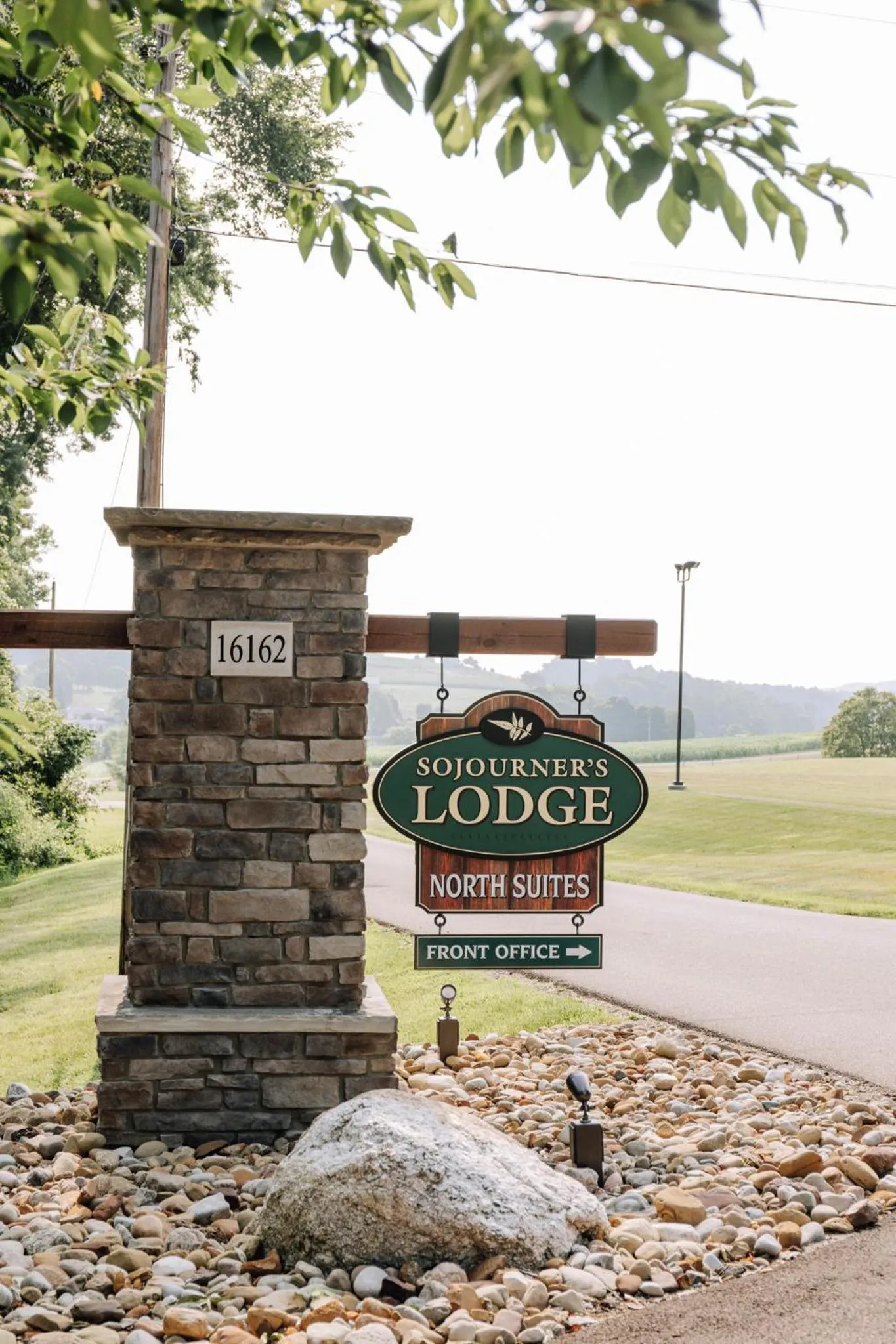 Sojourner's Lodge & Log Cabin Suites