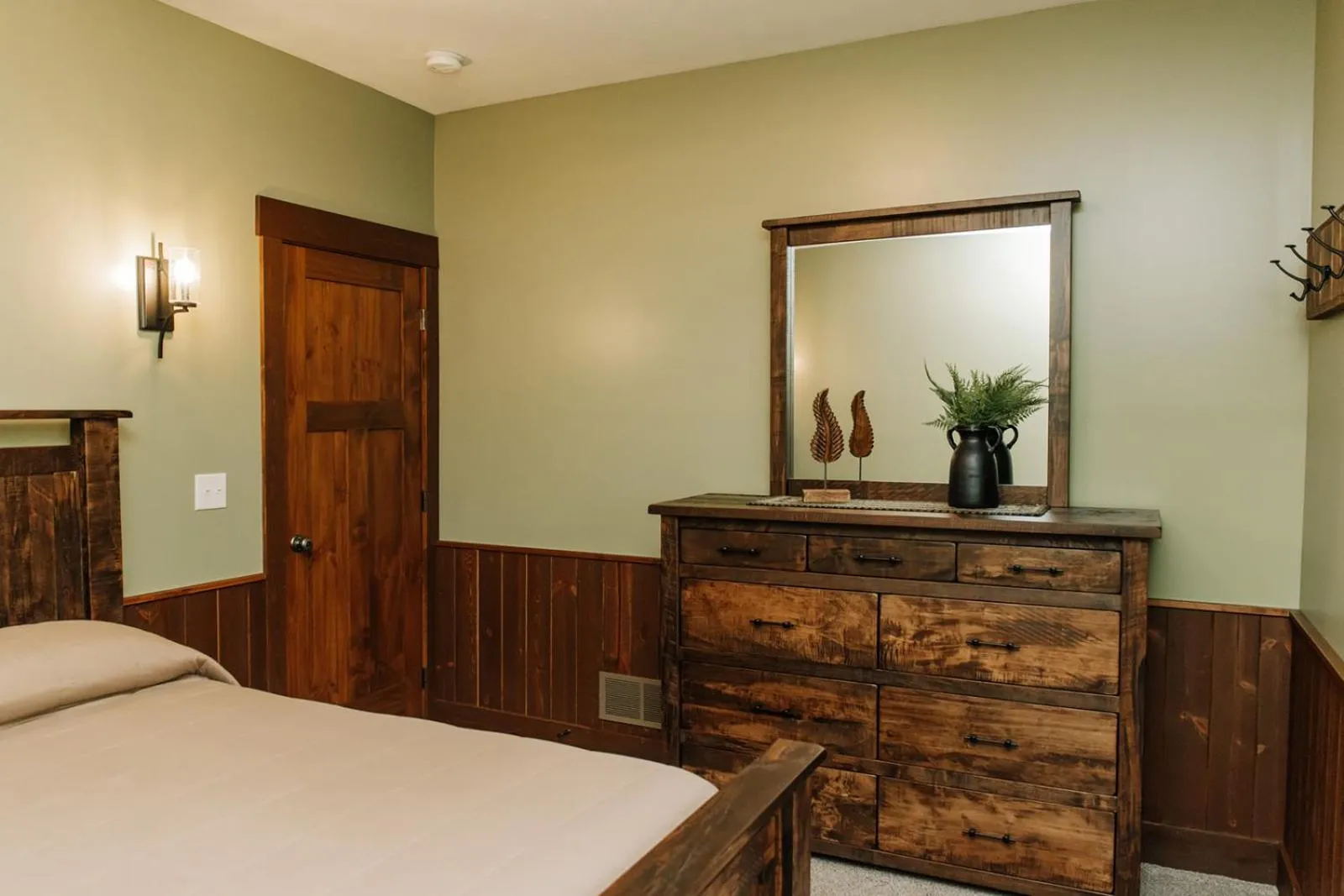 Bed in Sojourner's Lodge & Log Cabin Suites