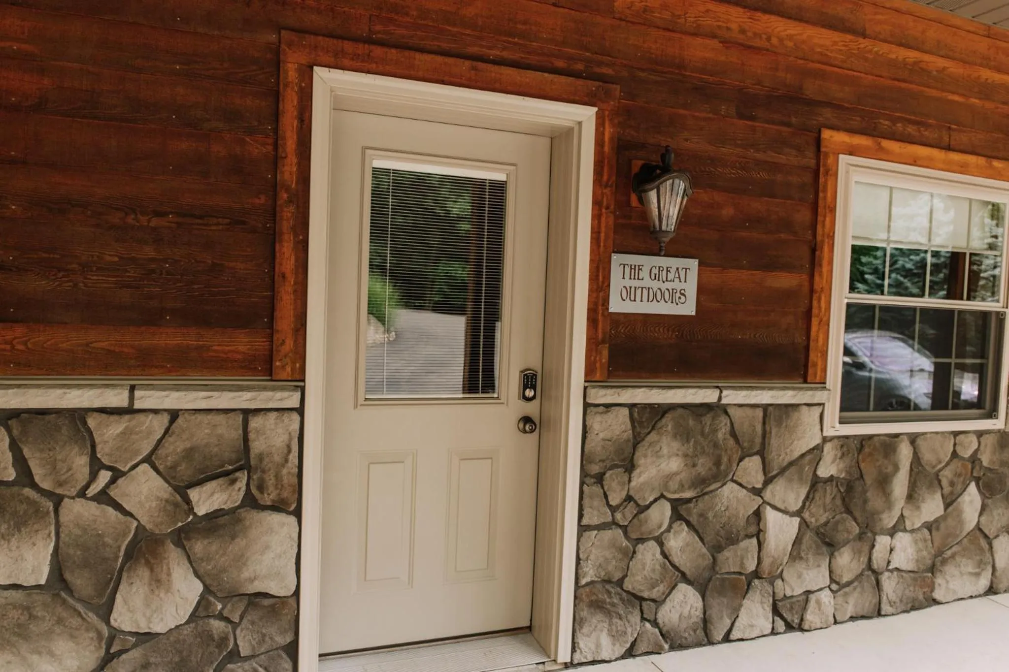 Sojourner's Lodge & Log Cabin Suites