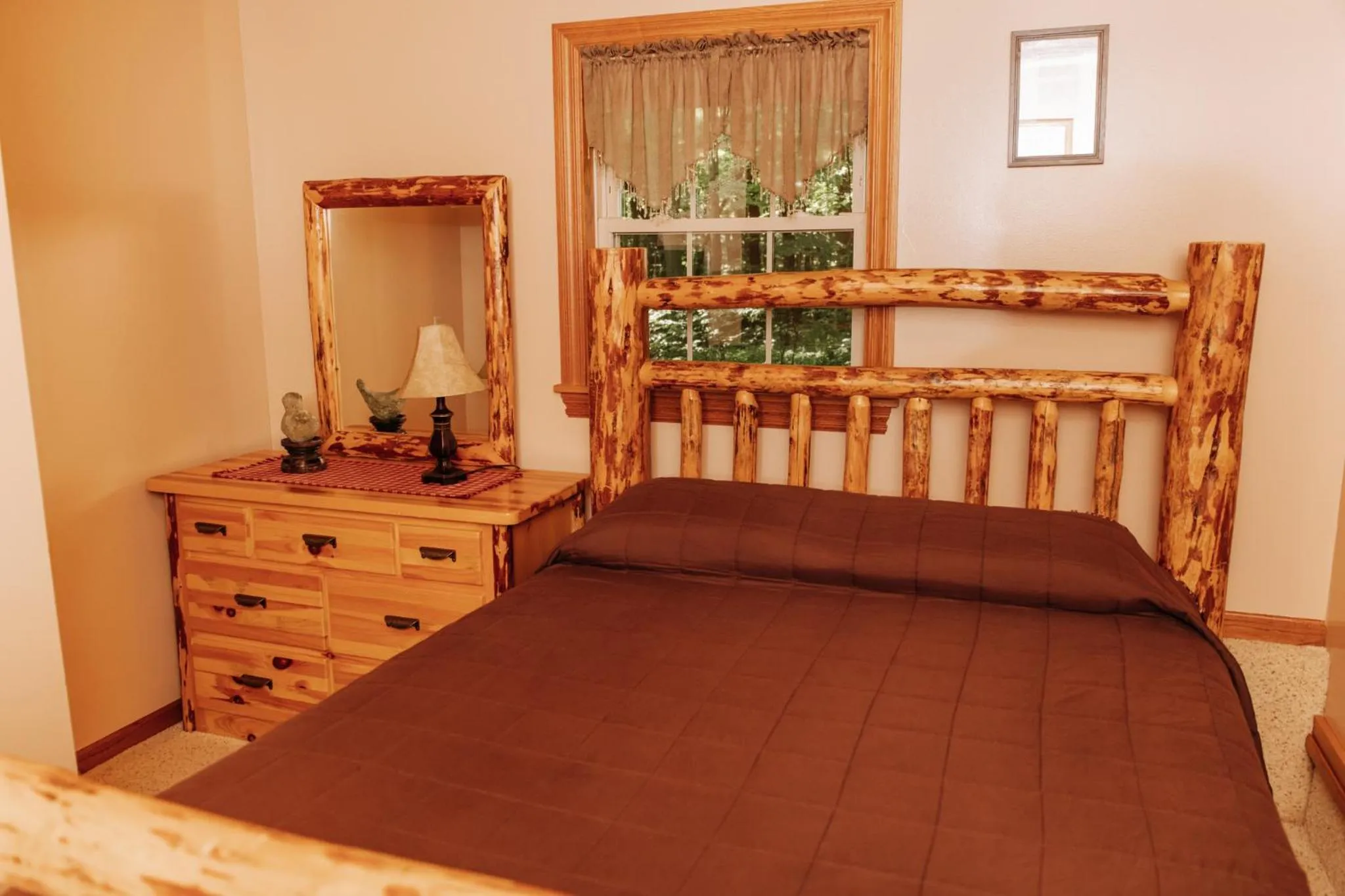 Bed in Sojourner's Lodge & Log Cabin Suites