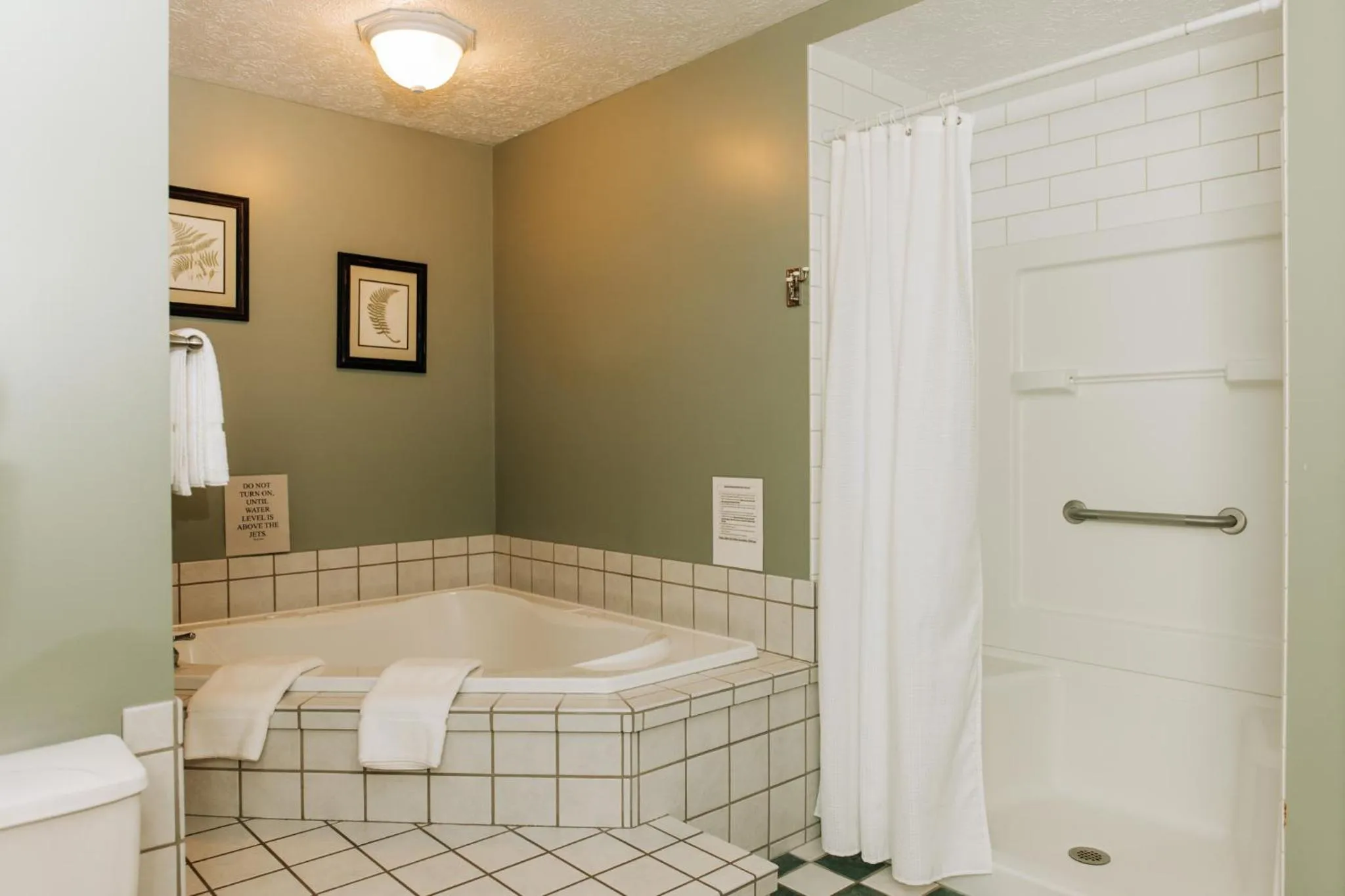 Sojourner's Lodge & Log Cabin Suites