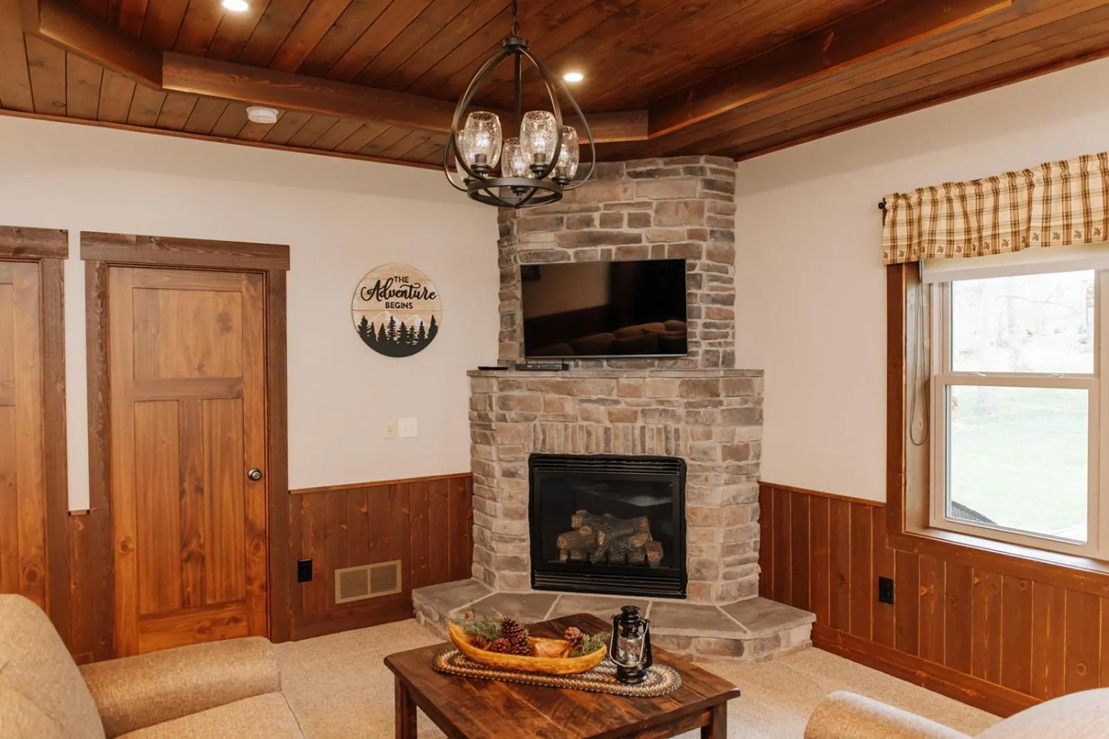 Sojourner's Lodge & Log Cabin Suites