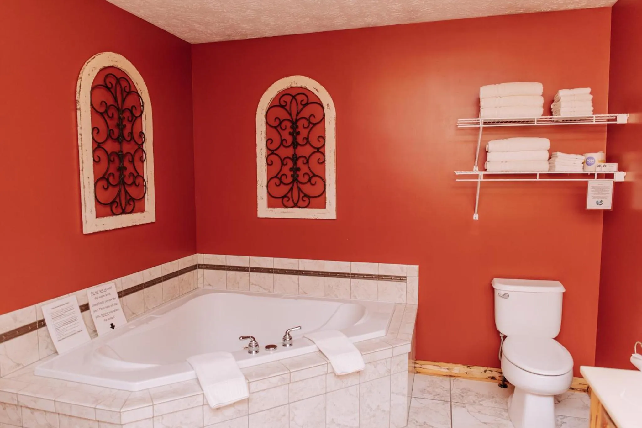 Sojourner's Lodge & Log Cabin Suites