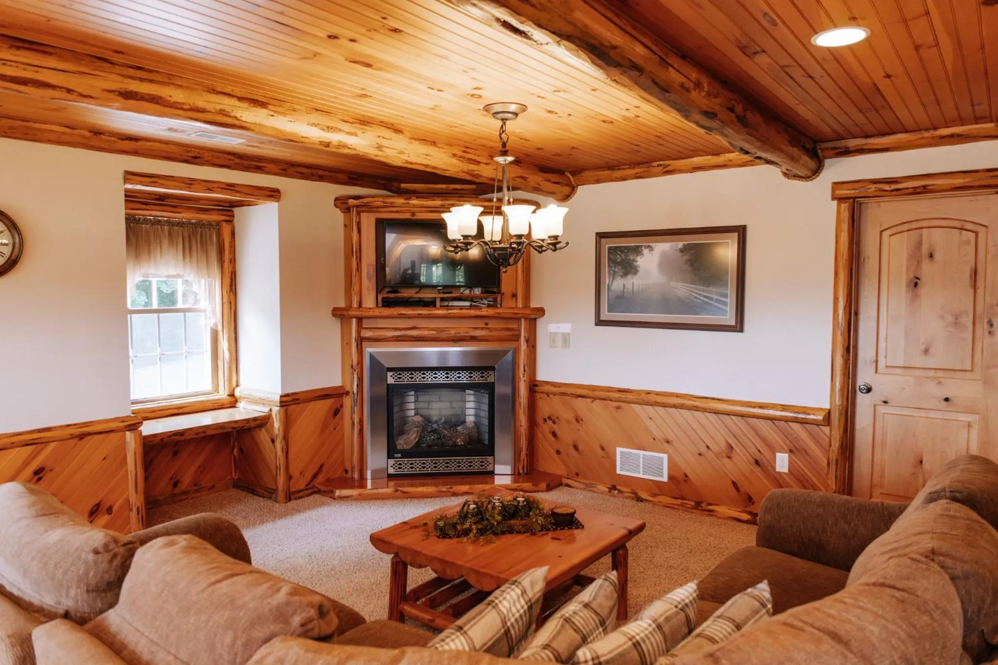 Sojourner's Lodge & Log Cabin Suites
