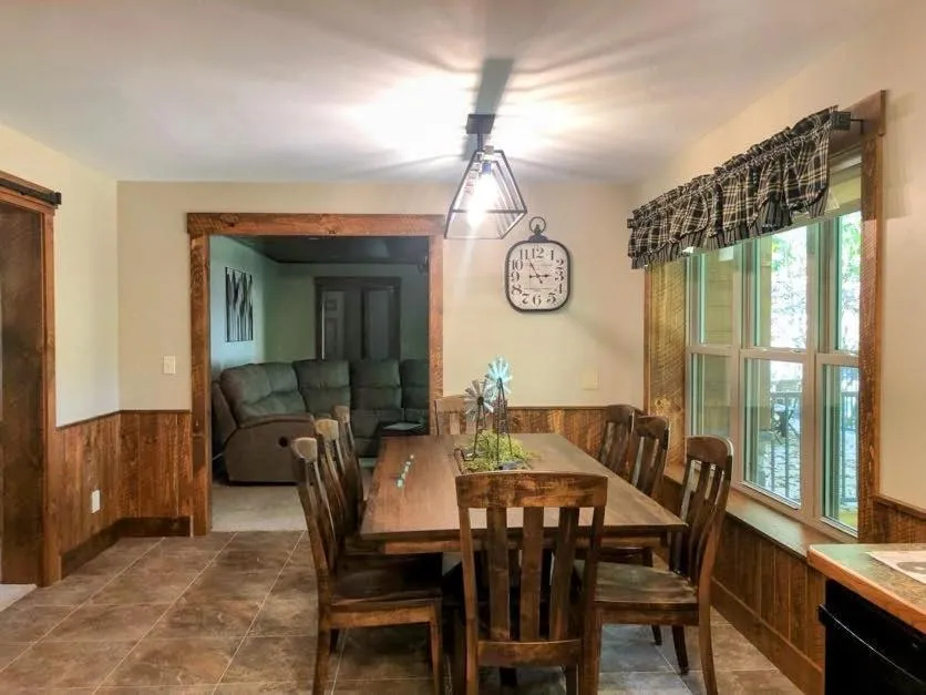 Sojourner's Lodge & Log Cabin Suites