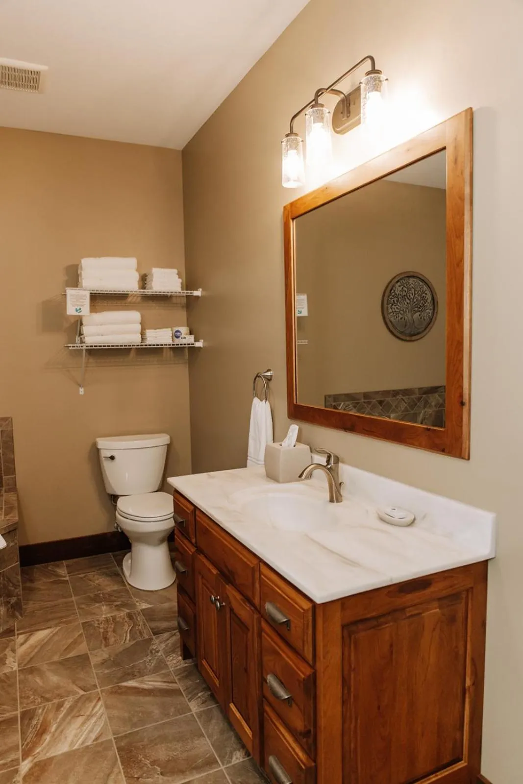 Sojourner's Lodge & Log Cabin Suites