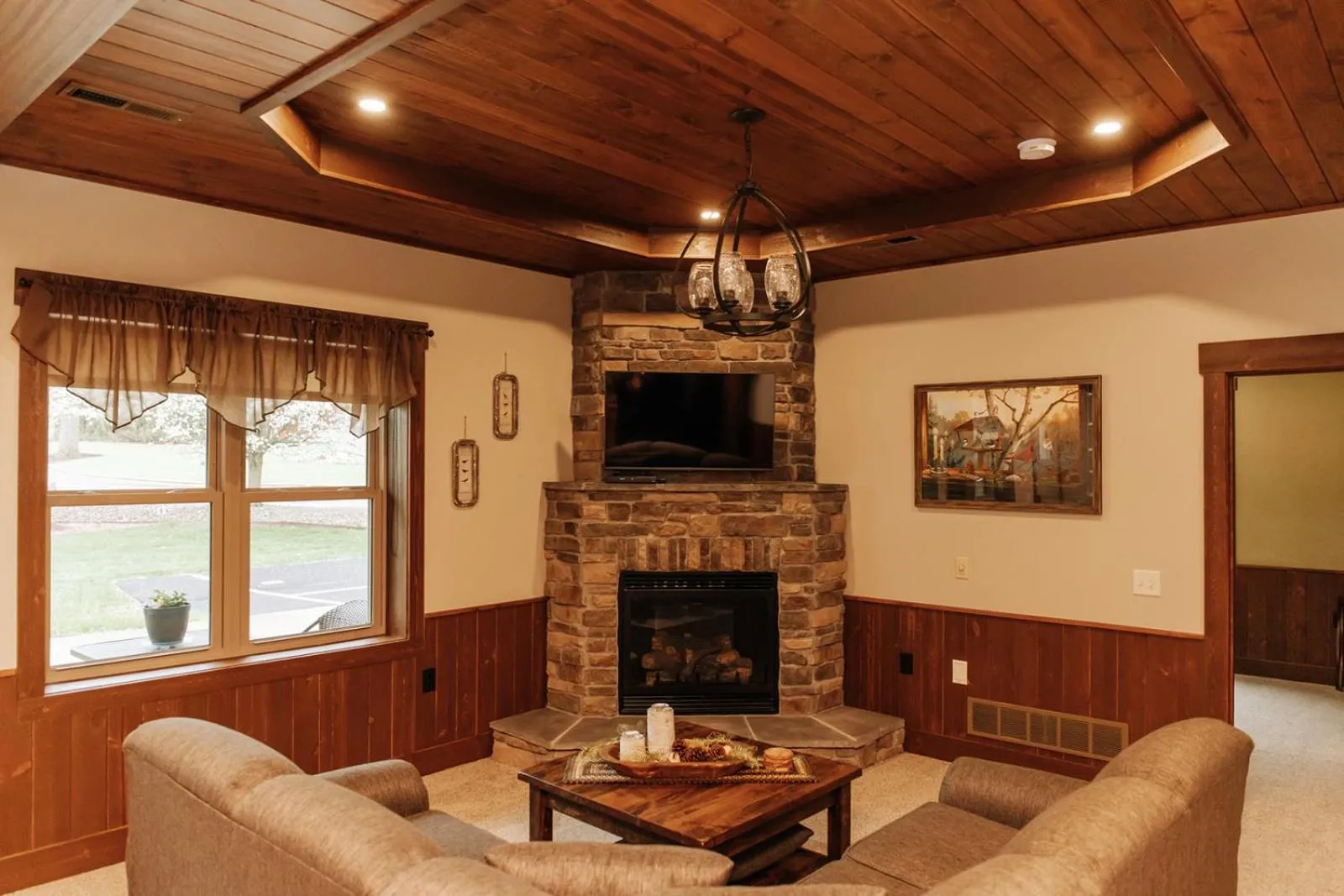 Sojourner's Lodge & Log Cabin Suites