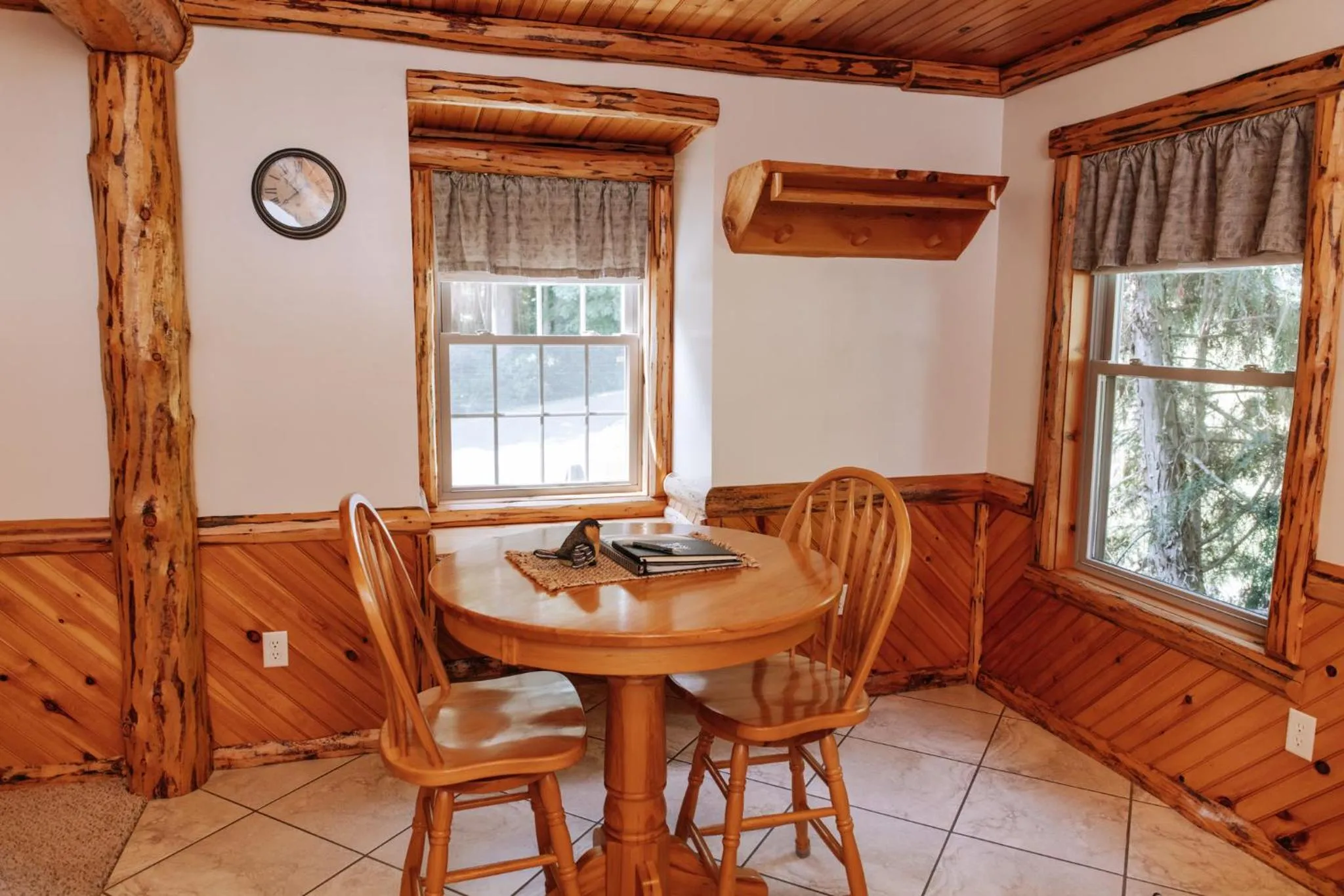 Sojourner's Lodge & Log Cabin Suites