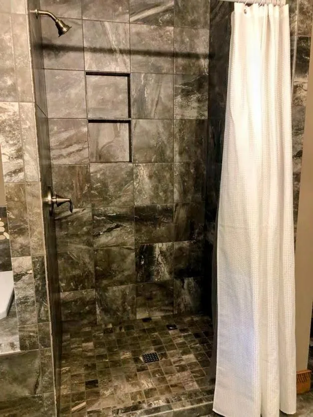 Sojourner's Lodge & Log Cabin Suites