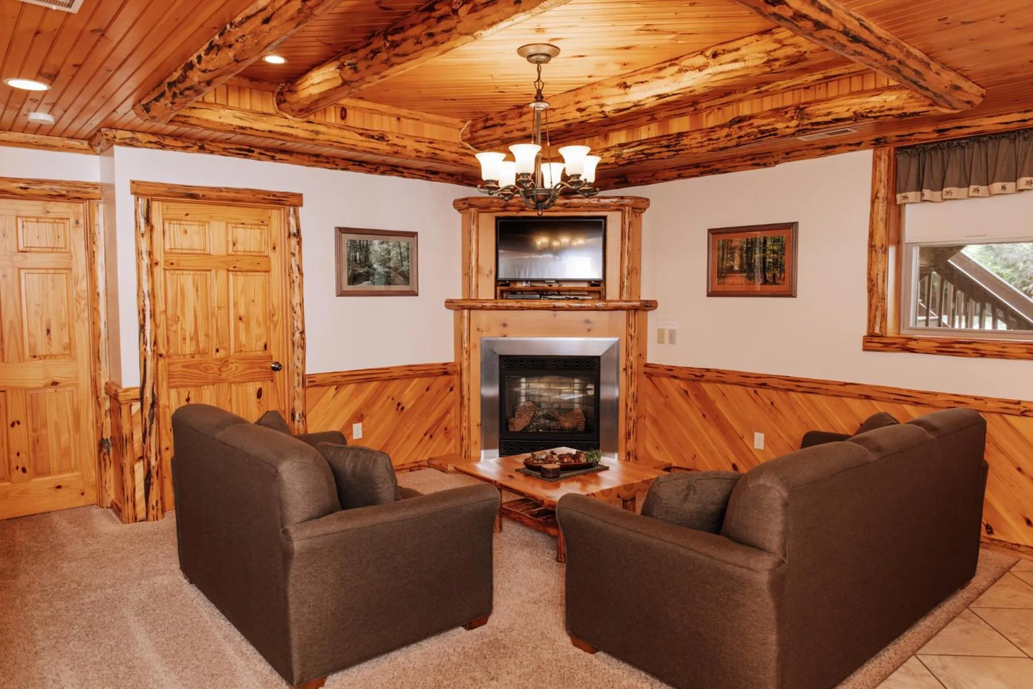 Sojourner's Lodge & Log Cabin Suites