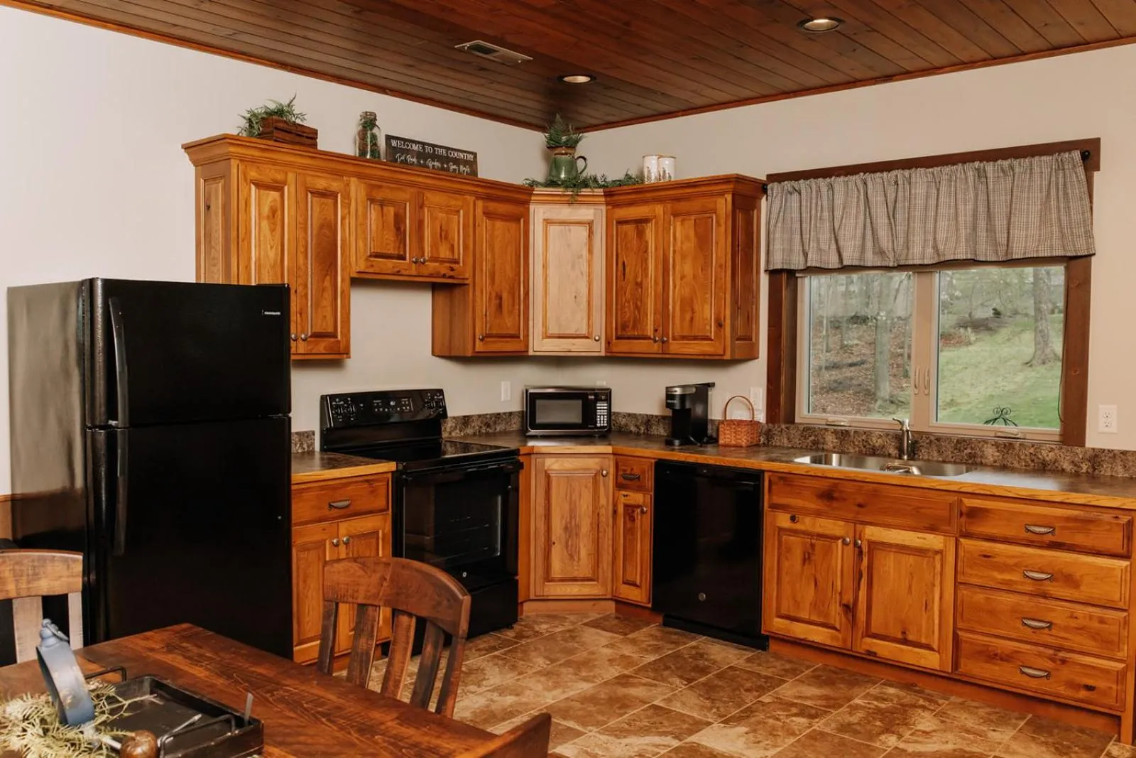 Sojourner's Lodge & Log Cabin Suites