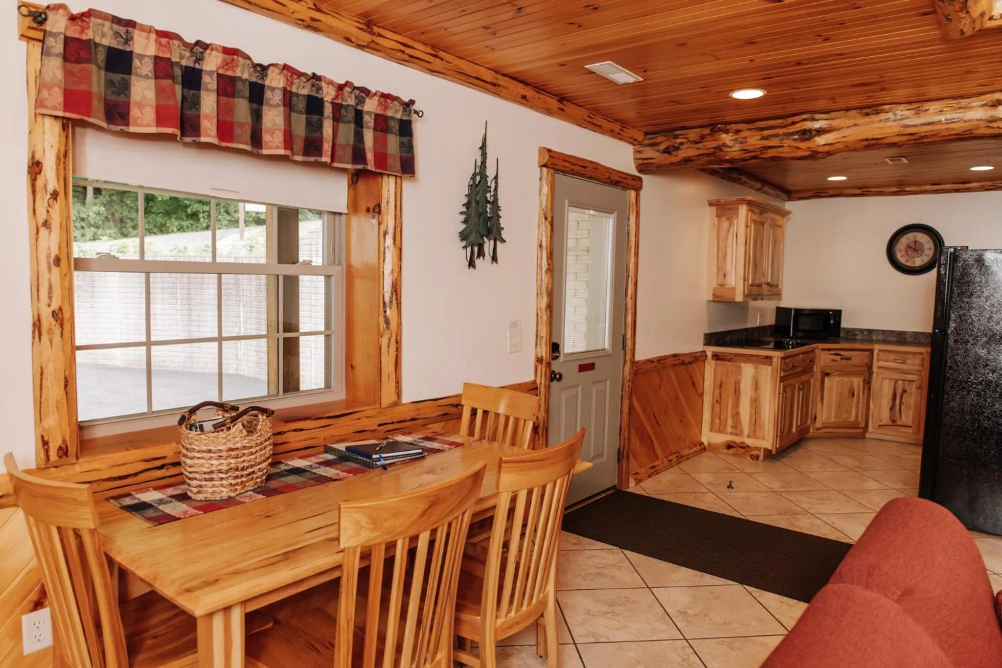 Sojourner's Lodge & Log Cabin Suites