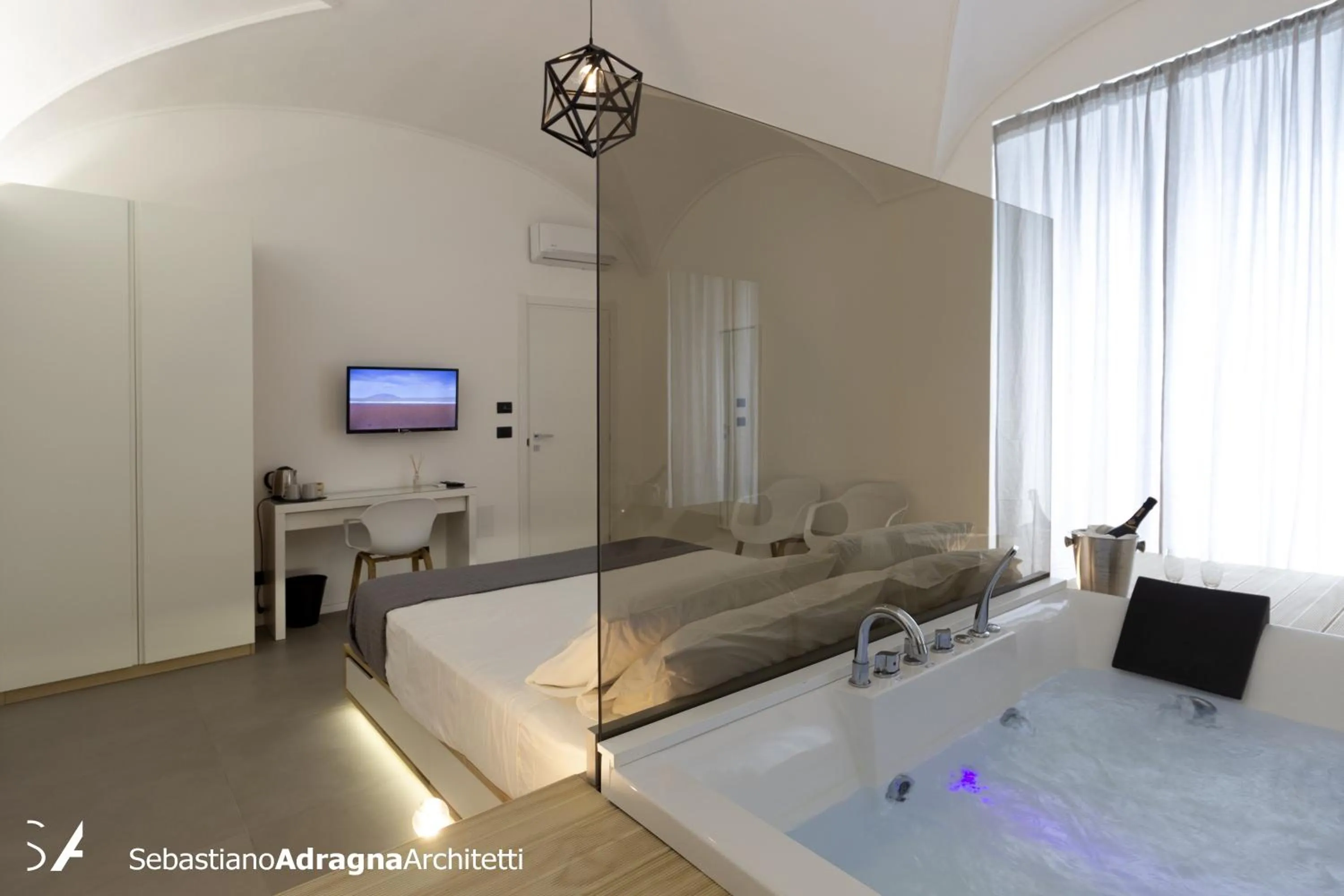 Hot Tub, Bed in Le Dimore Degli Archi Catania