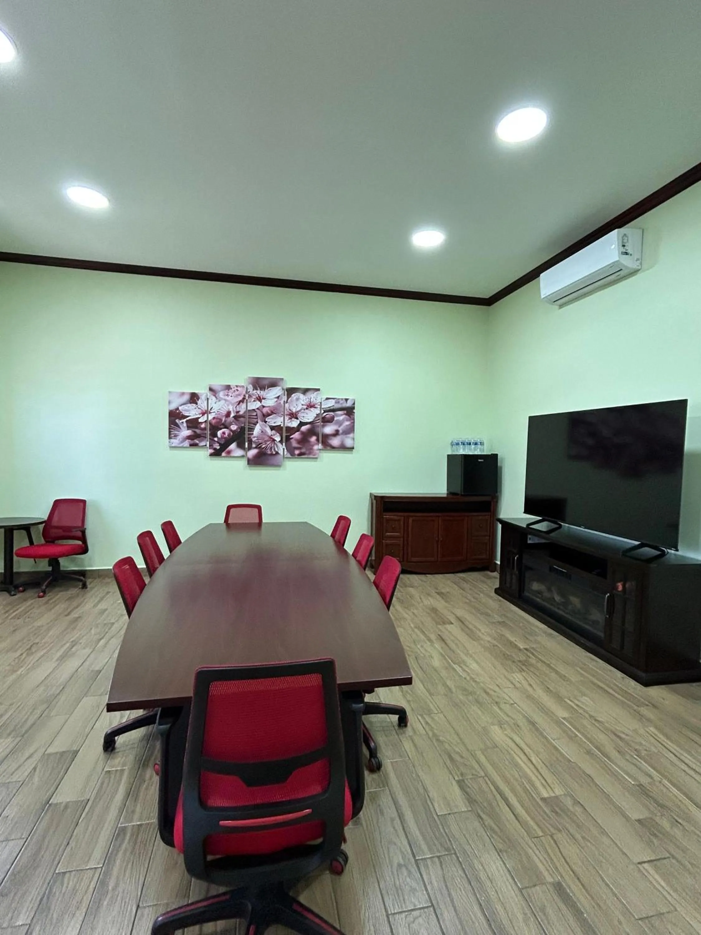 Business facilities in DURAZNO INN