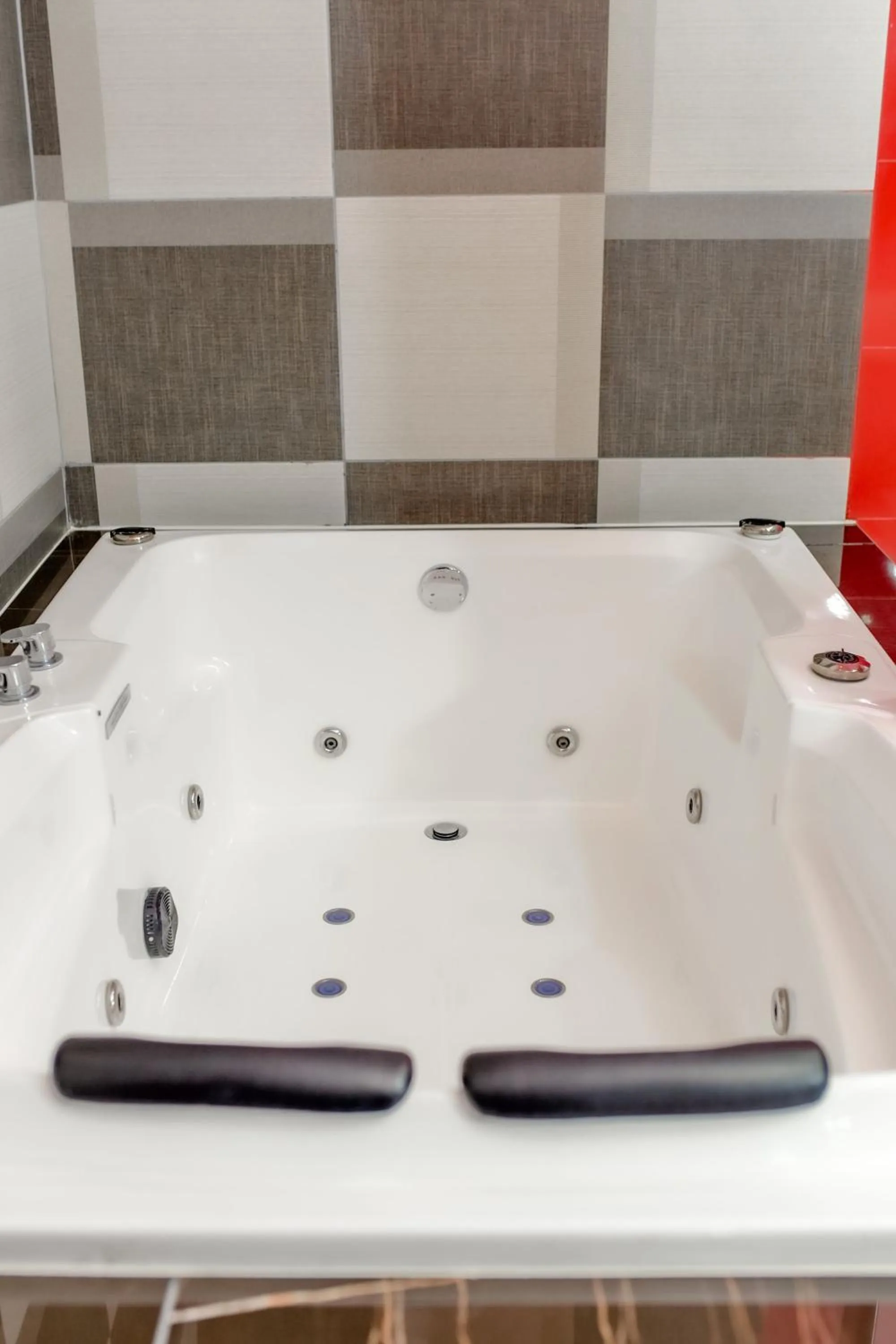 Hot Tub in DURAZNO INN