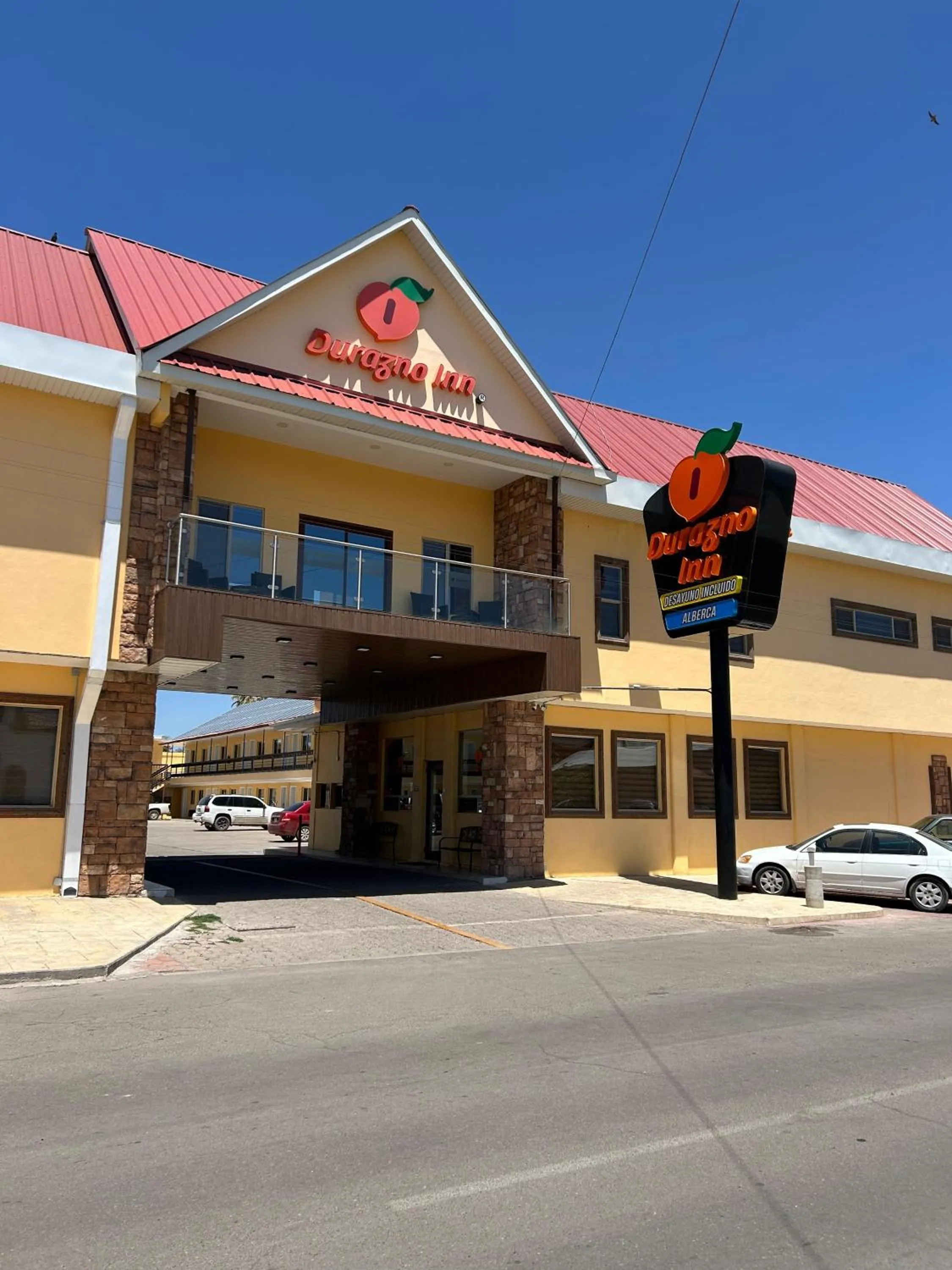 Facade/entrance in DURAZNO INN