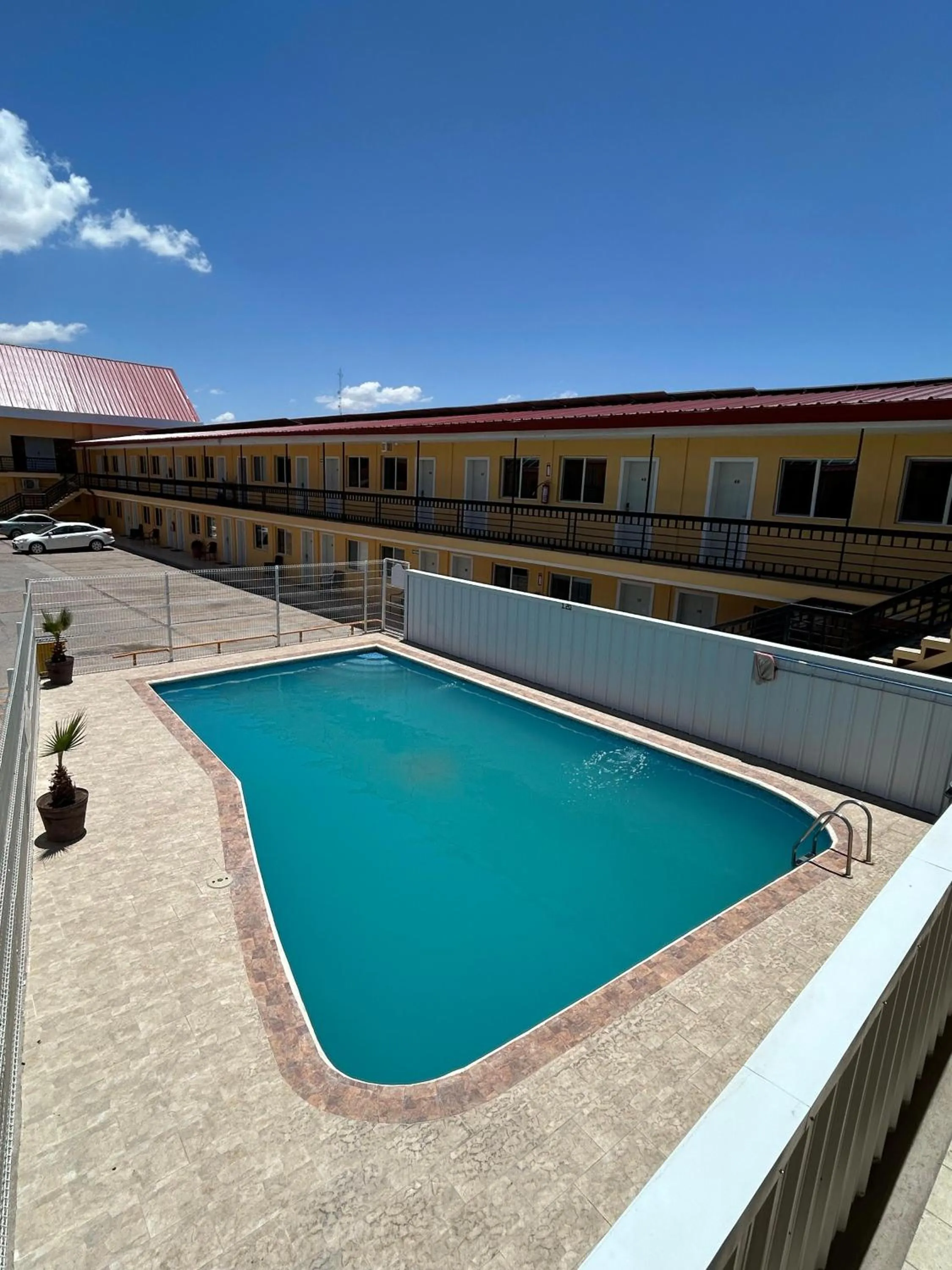 Swimming pool in DURAZNO INN