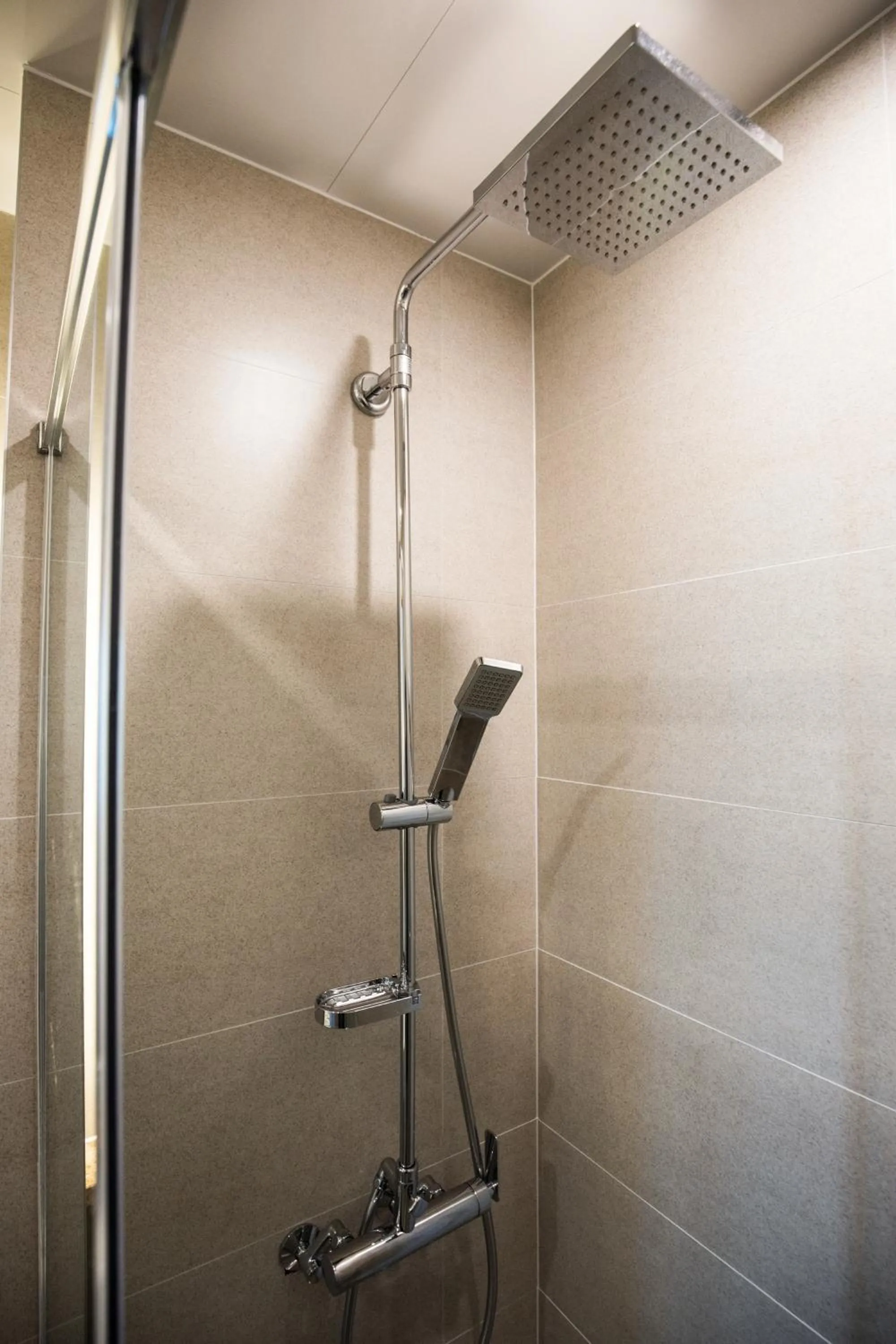 Shower in Lemain Hotel