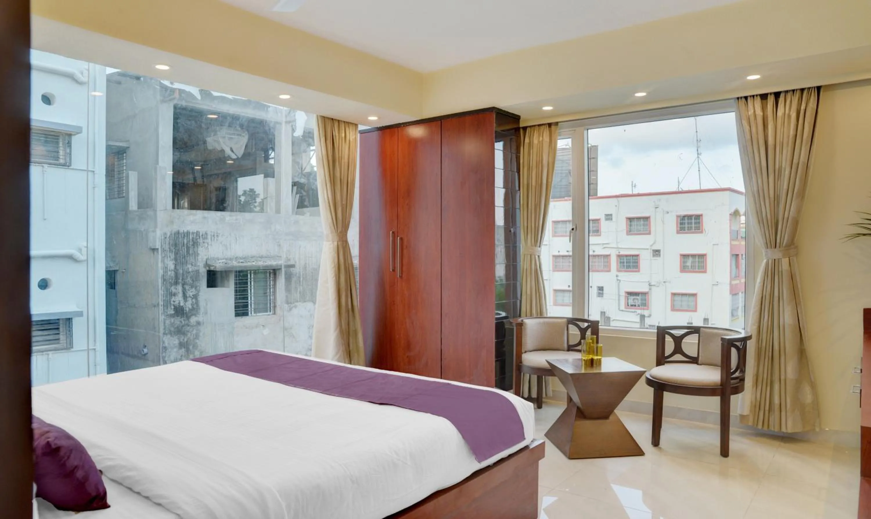 Bedroom, Bed in Treebo Premium The Crystal, Chinar Park