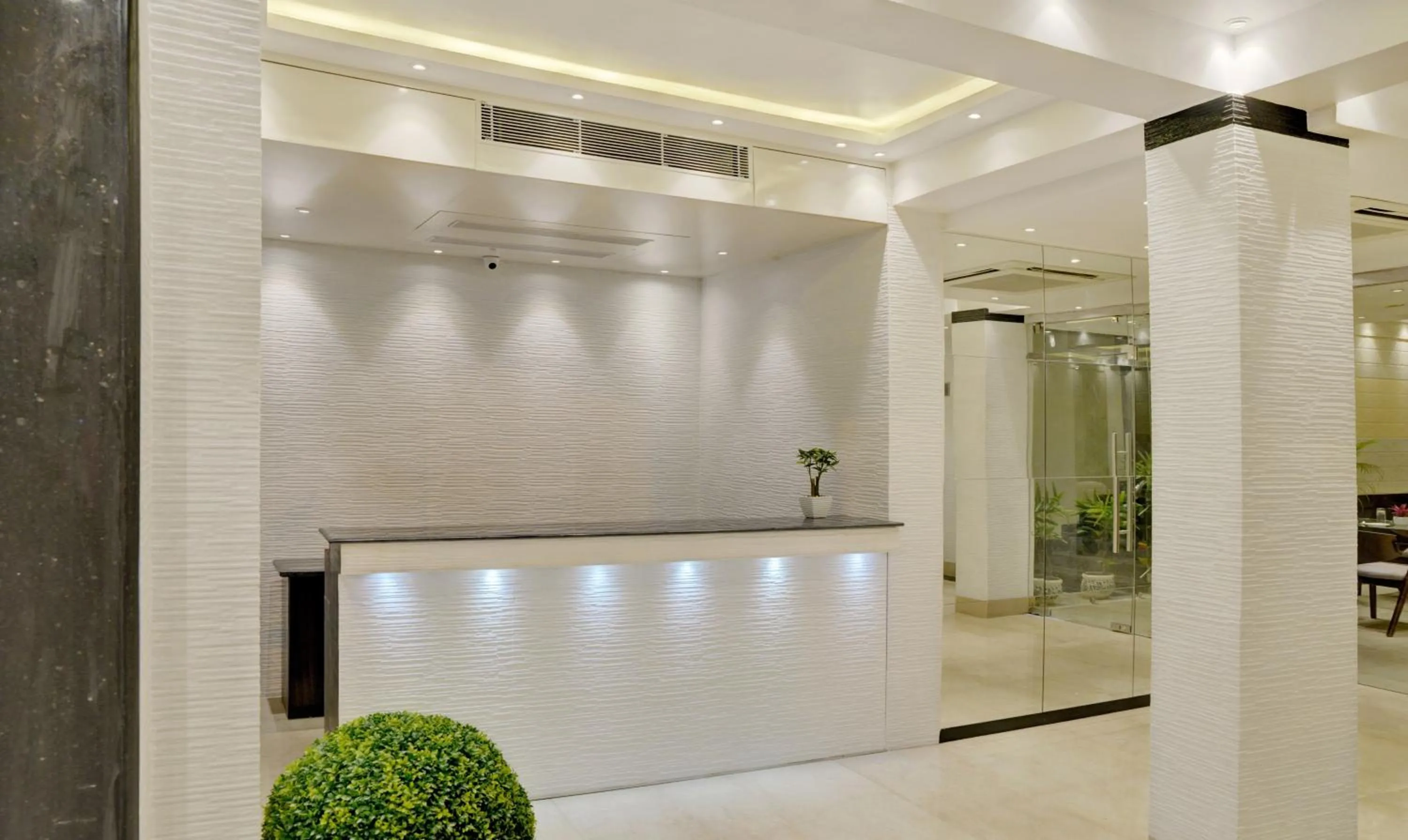 Lobby or reception in Treebo Premium The Crystal, Chinar Park