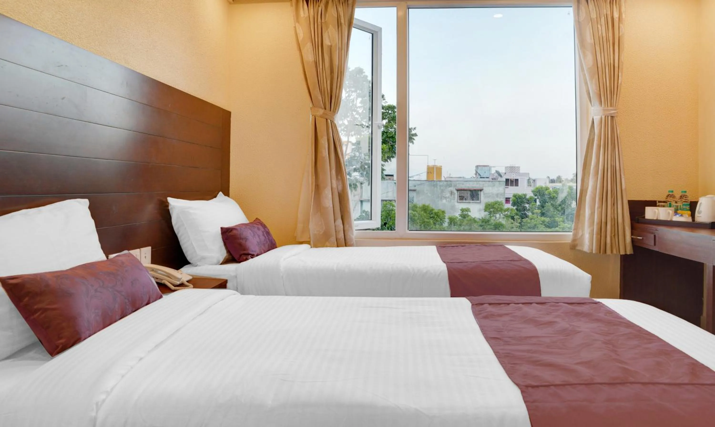 Bedroom, Bed in Treebo Premium The Crystal, Chinar Park