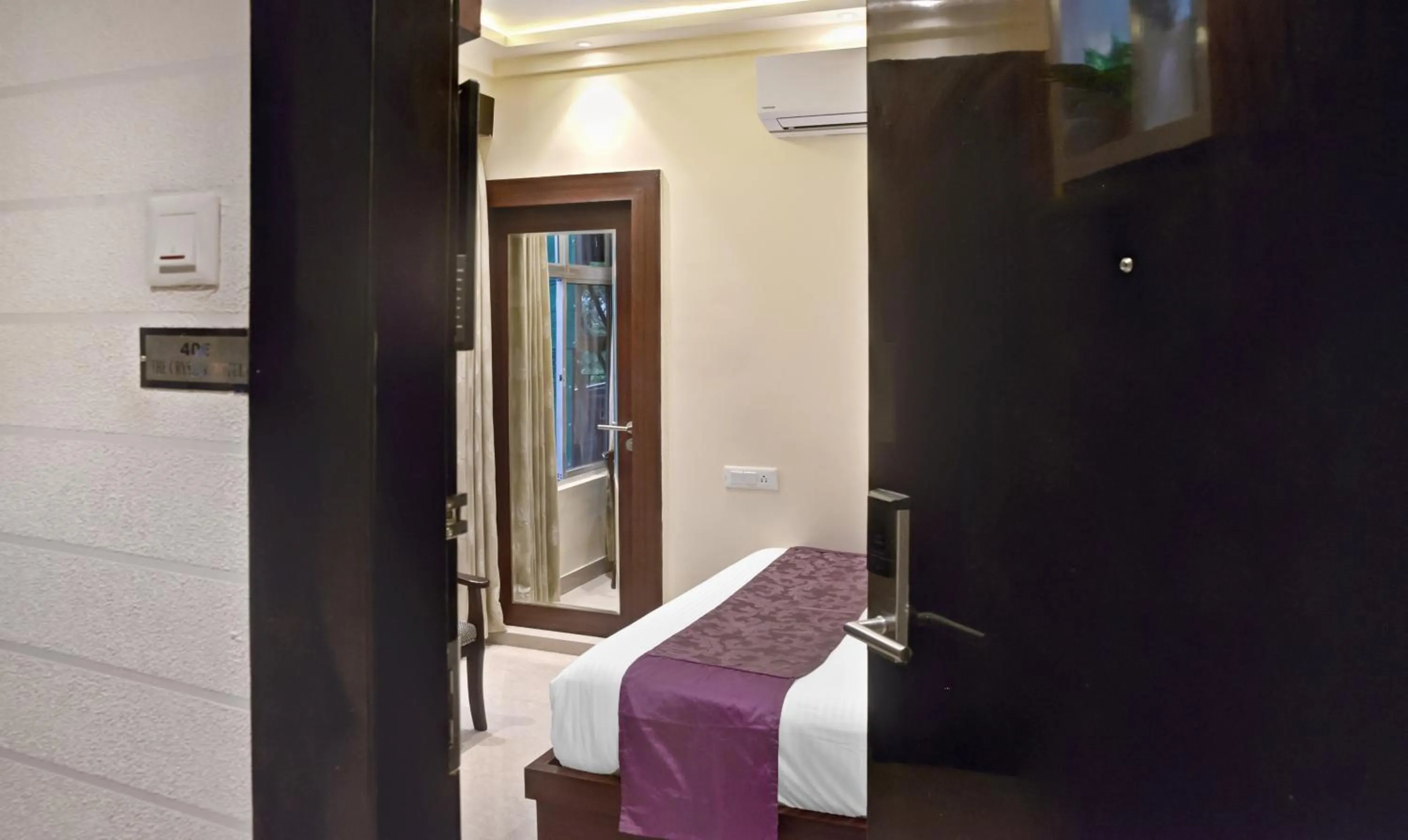 Bed in Treebo Premium The Crystal, Chinar Park