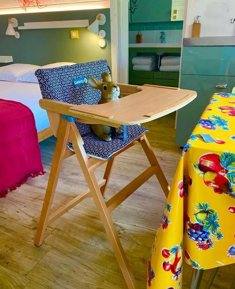 Seating area, Bed in Le Cabanon de Chessy