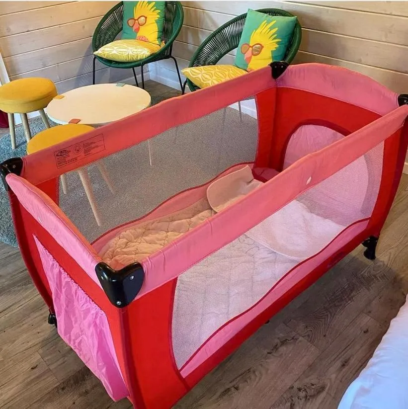 Property building, Bed in Le Cabanon de Chessy