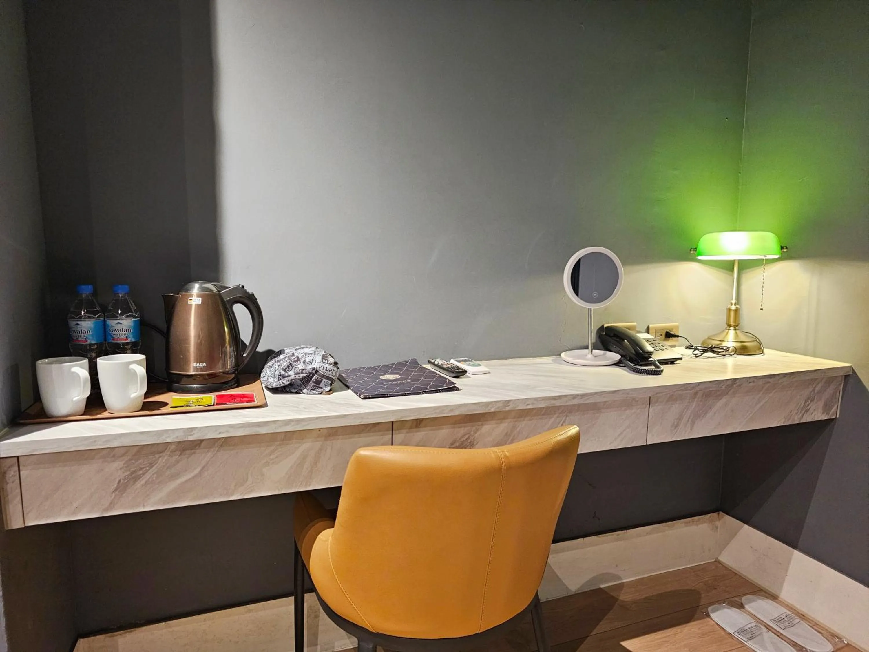 hair dresser in Modern Inn