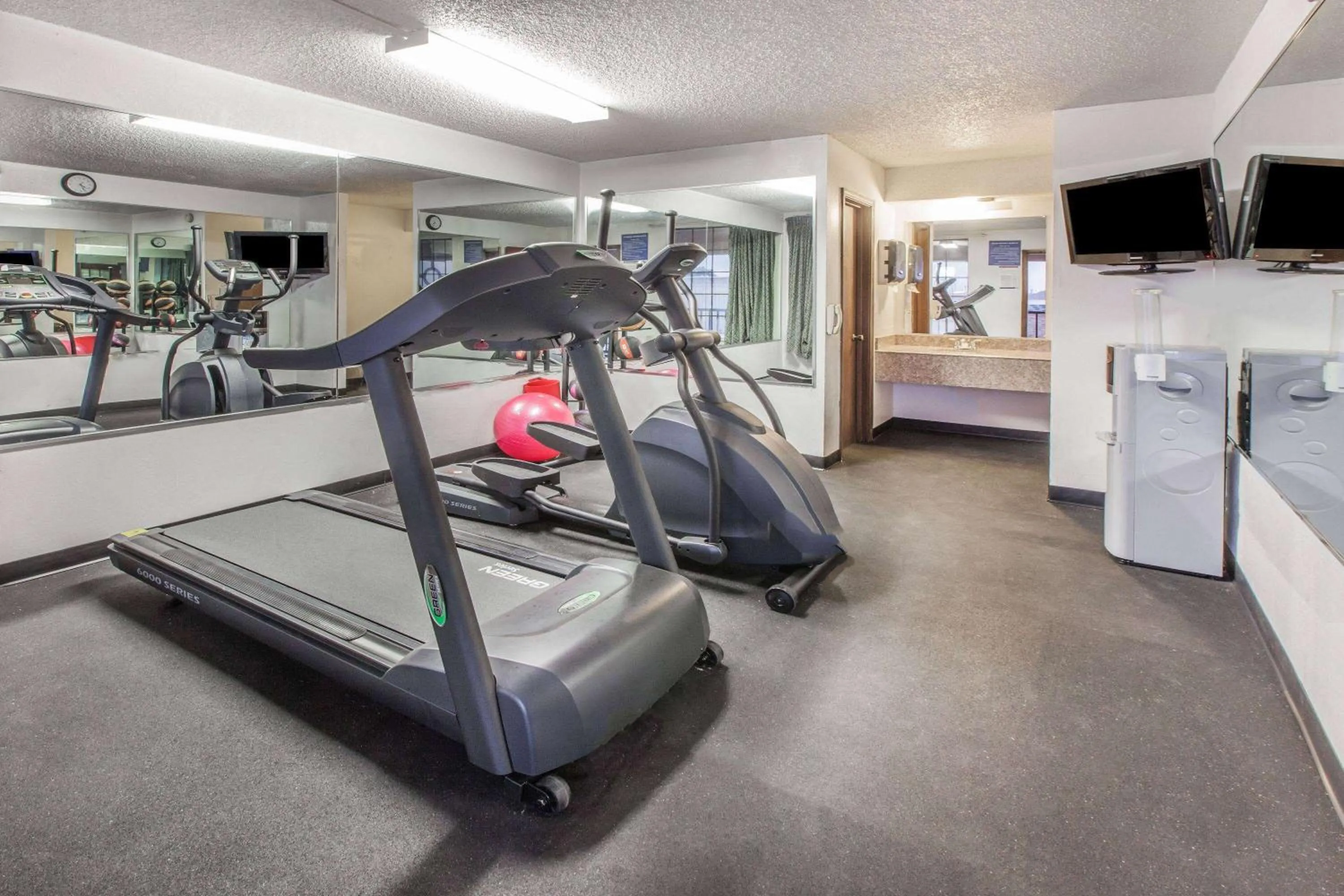 Fitness centre/facilities in Days Inn by Wyndham El Reno